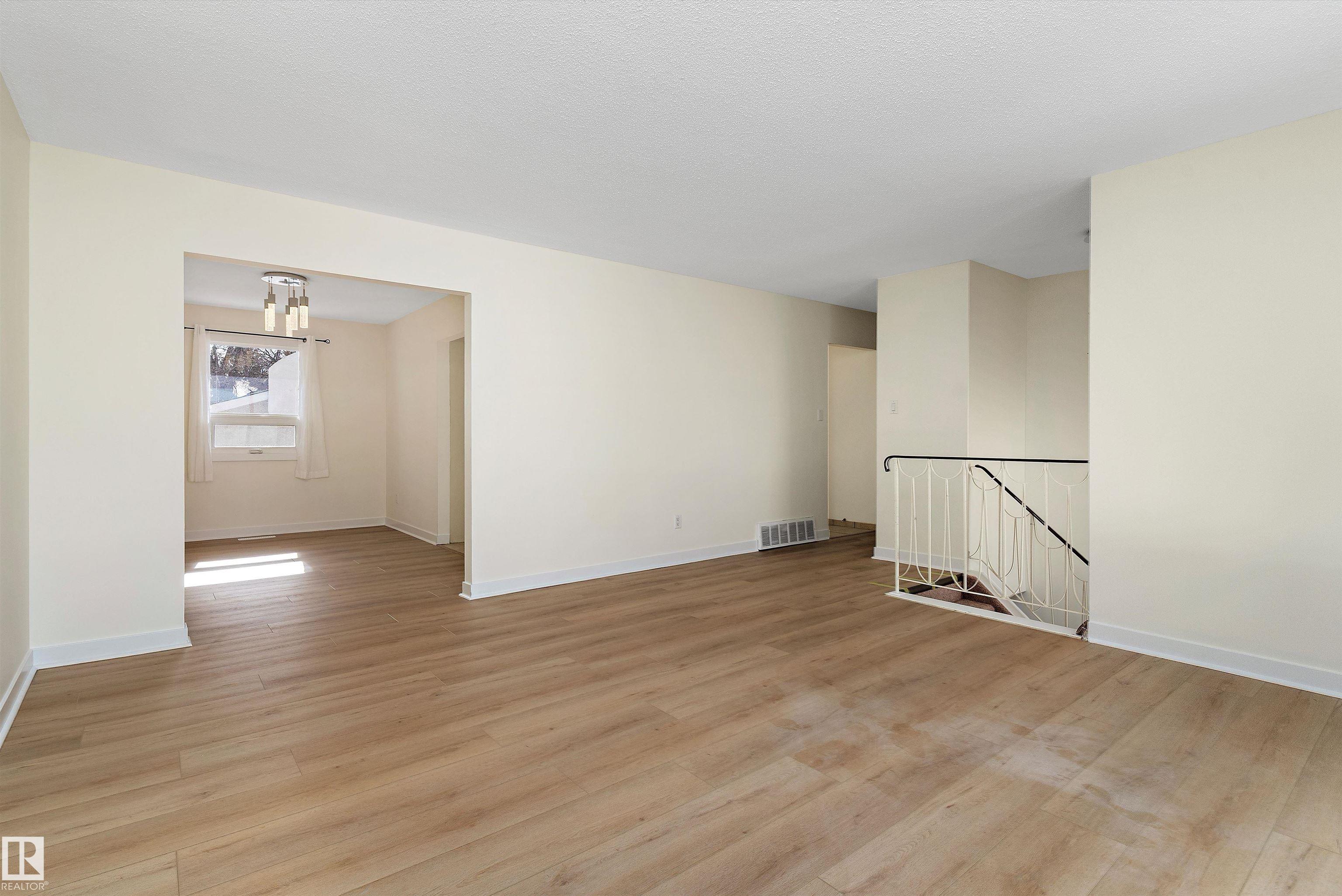 Photo 8 at 10951 35a Avenue NW, Duggan, Edmonton