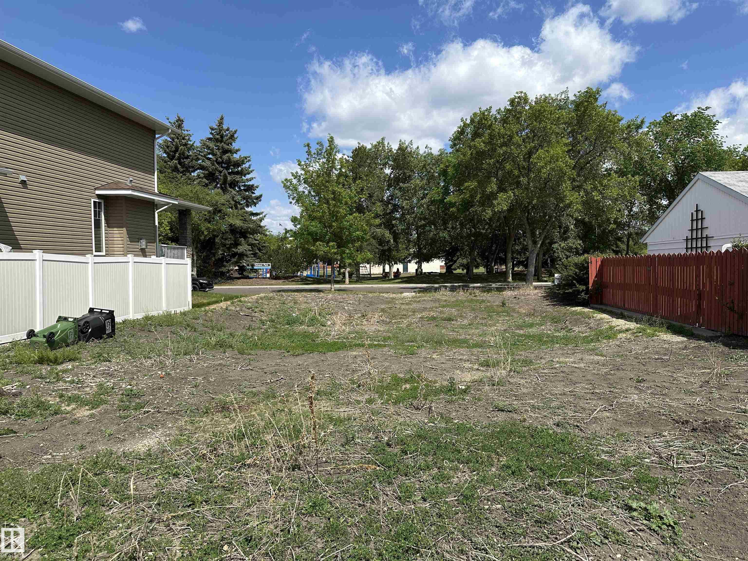 Photo 4 at 8527 77 Avenue NW, King Edward Park, Edmonton
