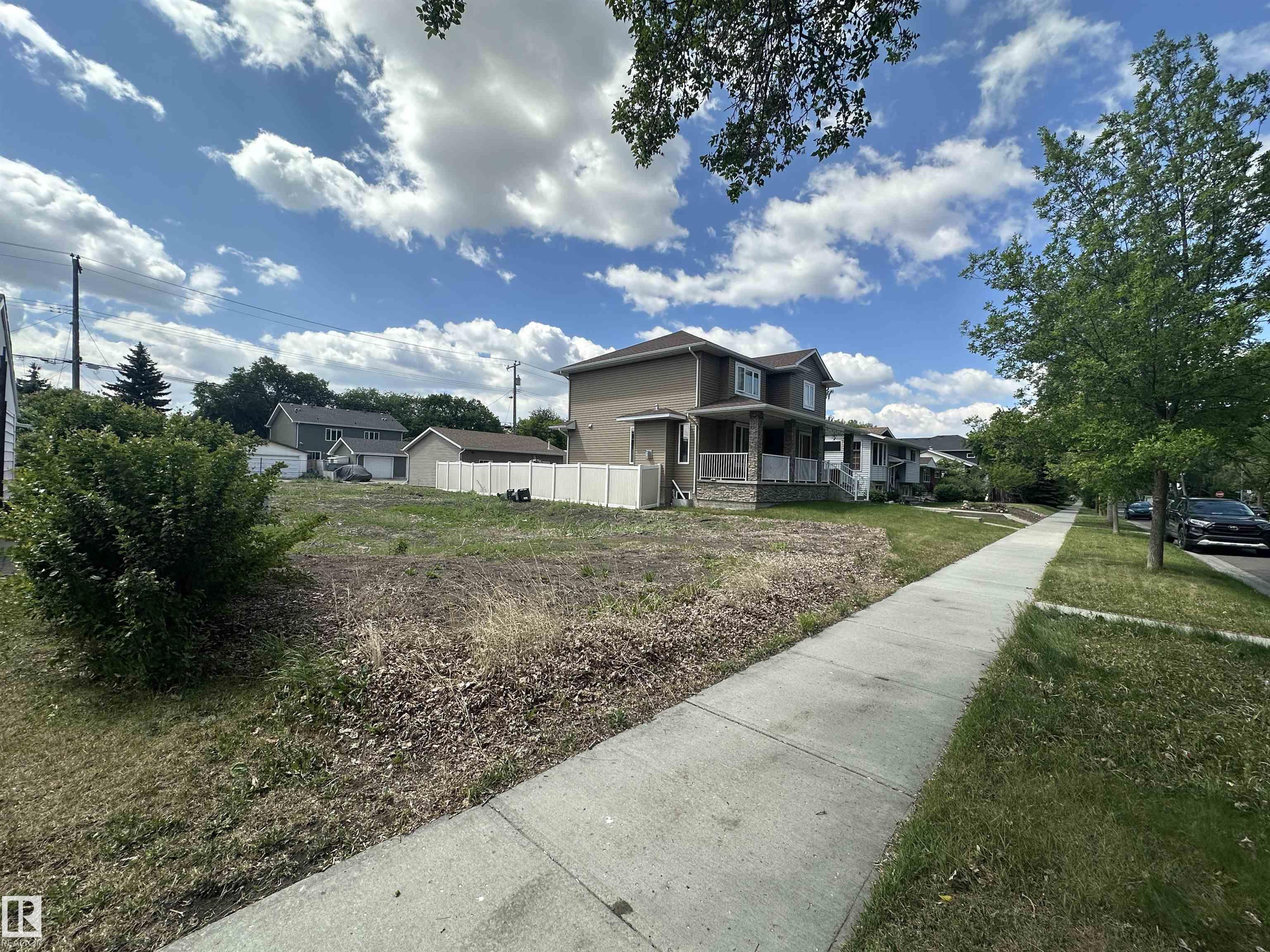 Photo 7 at 8527 77 Avenue NW, King Edward Park, Edmonton