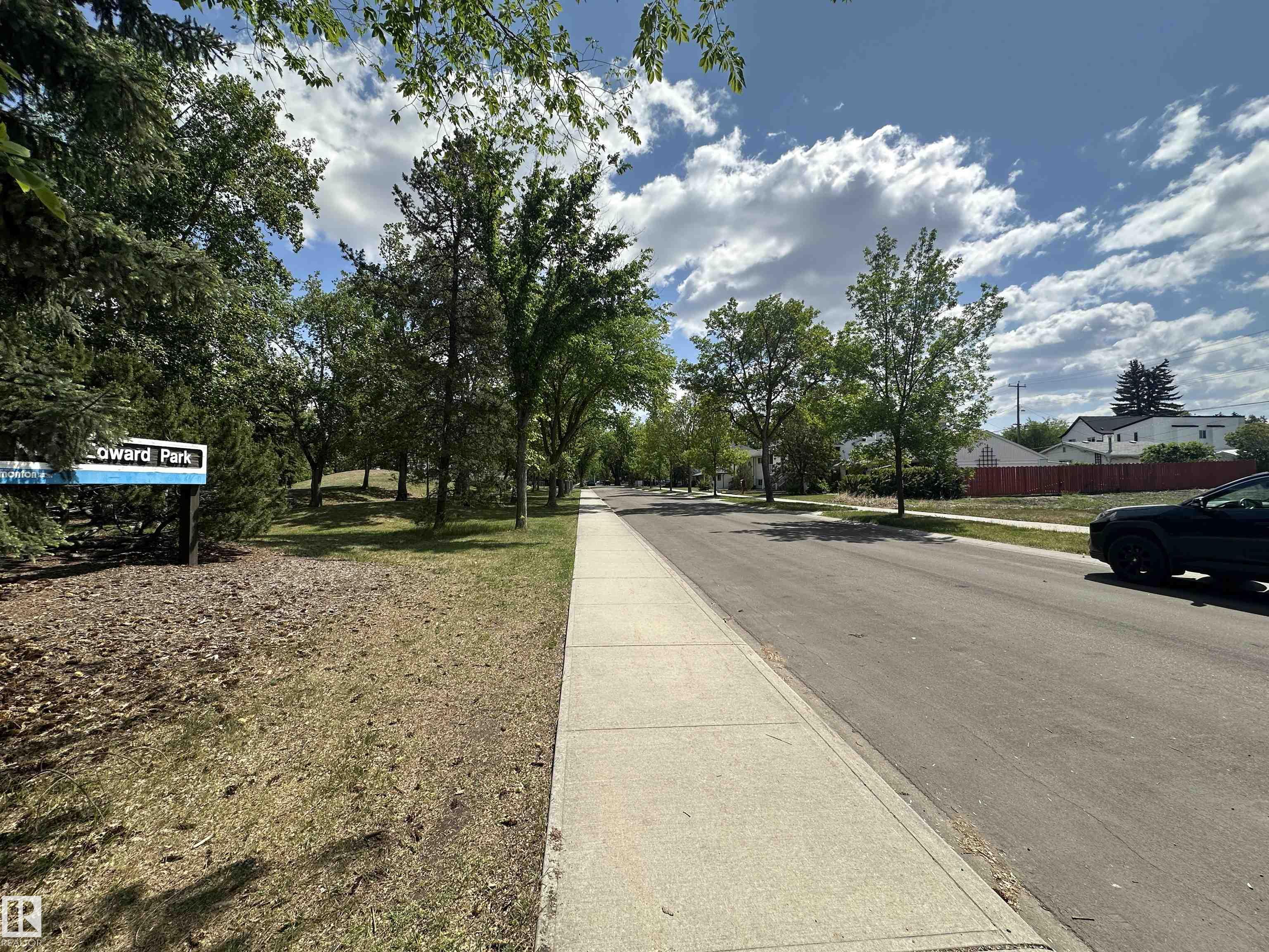 Photo 8 at 8527 77 Avenue NW, King Edward Park, Edmonton