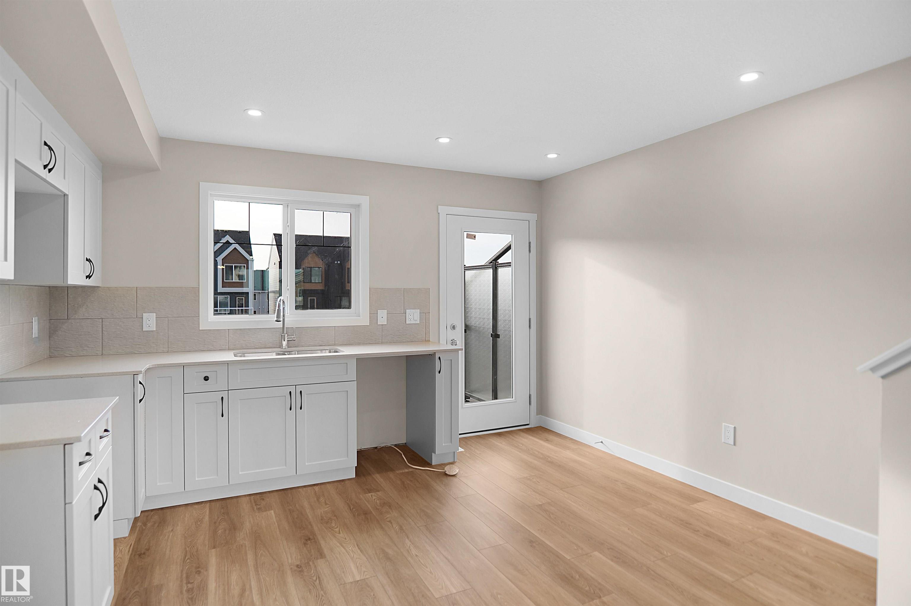 https://zimg.paragon.ice.com/ParagonImages/Property/PM/RAE/225390441/17/0/0/0c7fcfcf3afd38ddd9d4f2fc892430ca/1/d174d98673d7420a707fb57b969e08fd/225390441-bb7e89b1-f886-43dc-9bc7-77aebb34ba8c.JPG