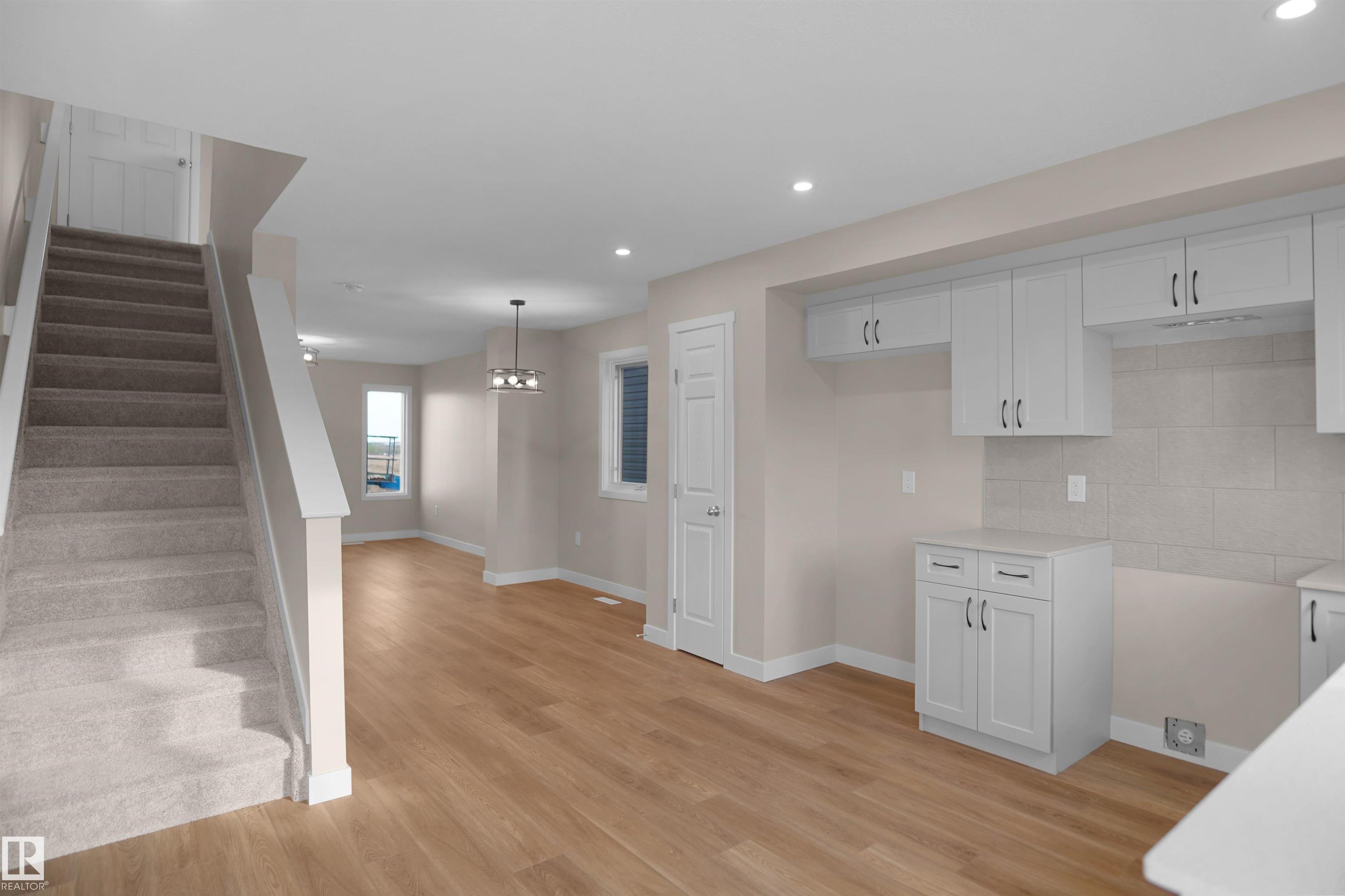 https://zimg.paragon.ice.com/ParagonImages/Property/PM/RAE/225390441/9/0/0/9a1ba9a566b68d7ab21acbed905f6847/1/d174d98673d7420a707fb57b969e08fd/225390441-a01bd30e-7599-41b7-8bb8-c5bcf9e27f98.JPG