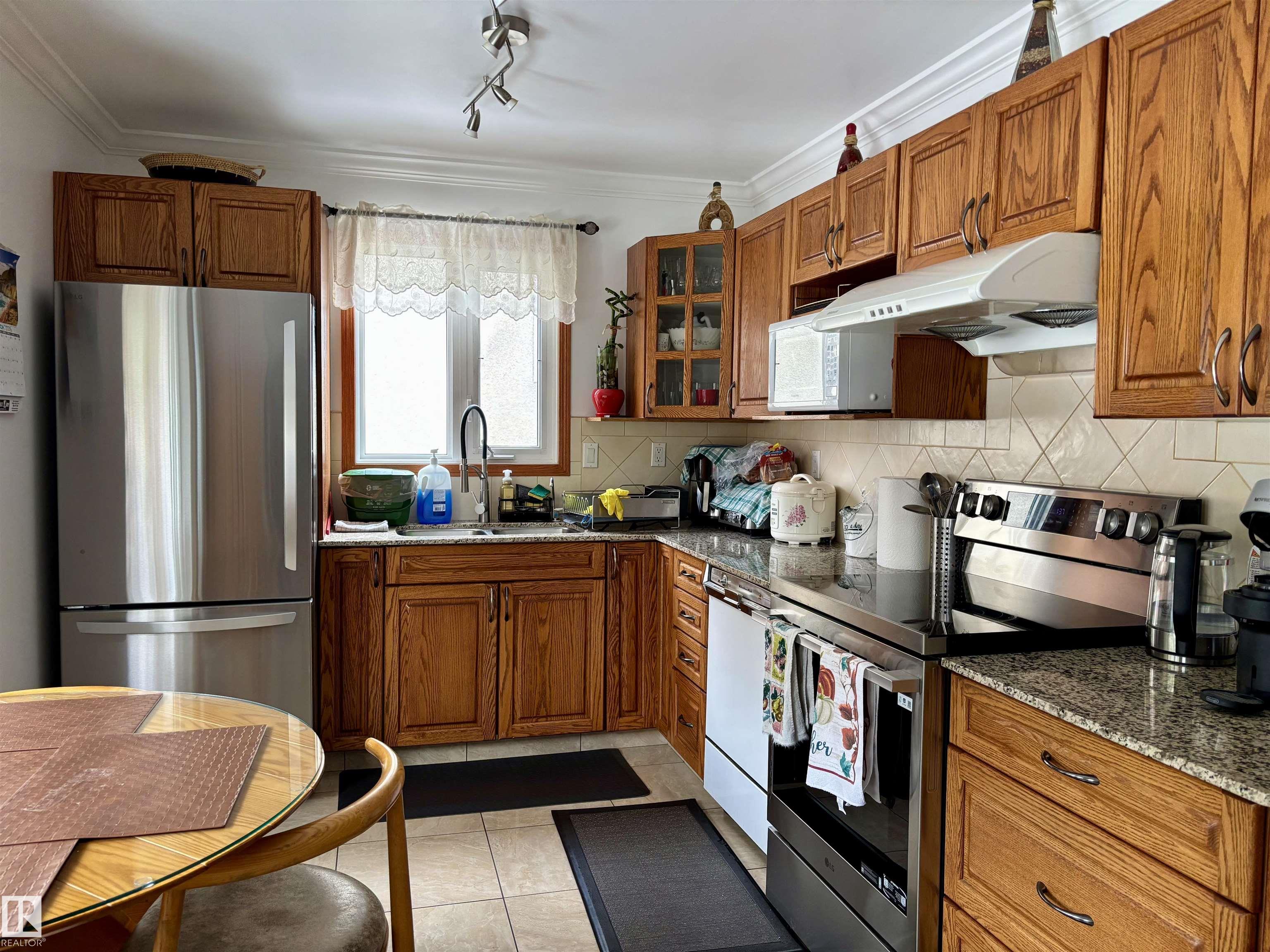 Photo 11 at 39 Grand Meadow Crescent NW, Greenview, Edmonton