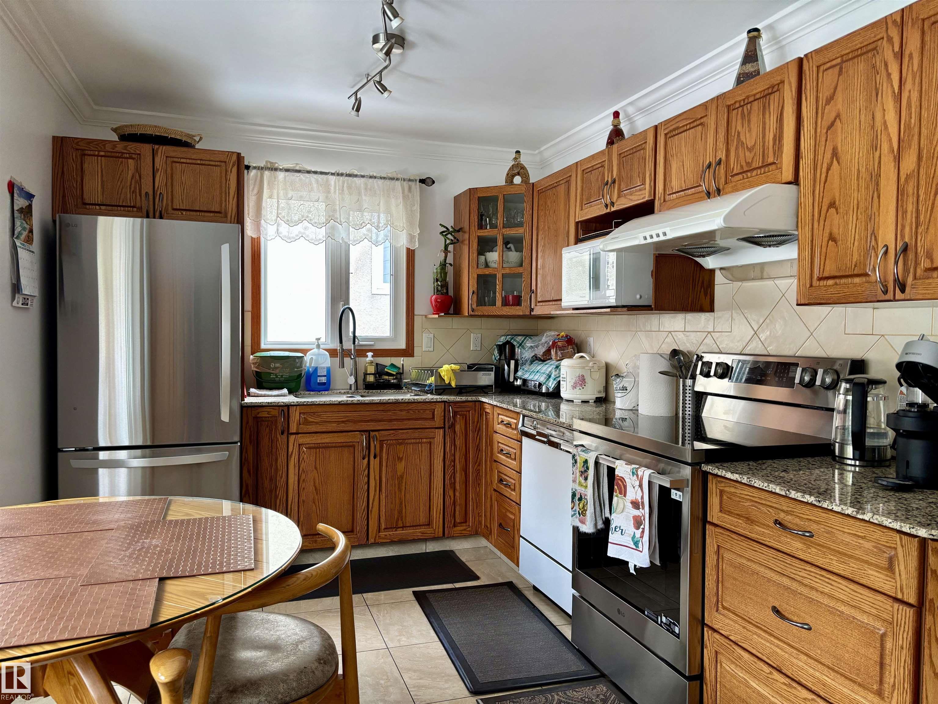 Photo 14 at 39 Grand Meadow Crescent NW, Greenview, Edmonton