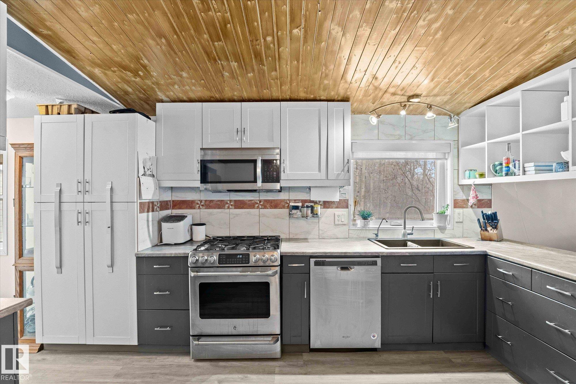 Photo 13 at 61 - 54228 Rge Road 12, Eagle Ridge, Rural Lac Ste. Anne County