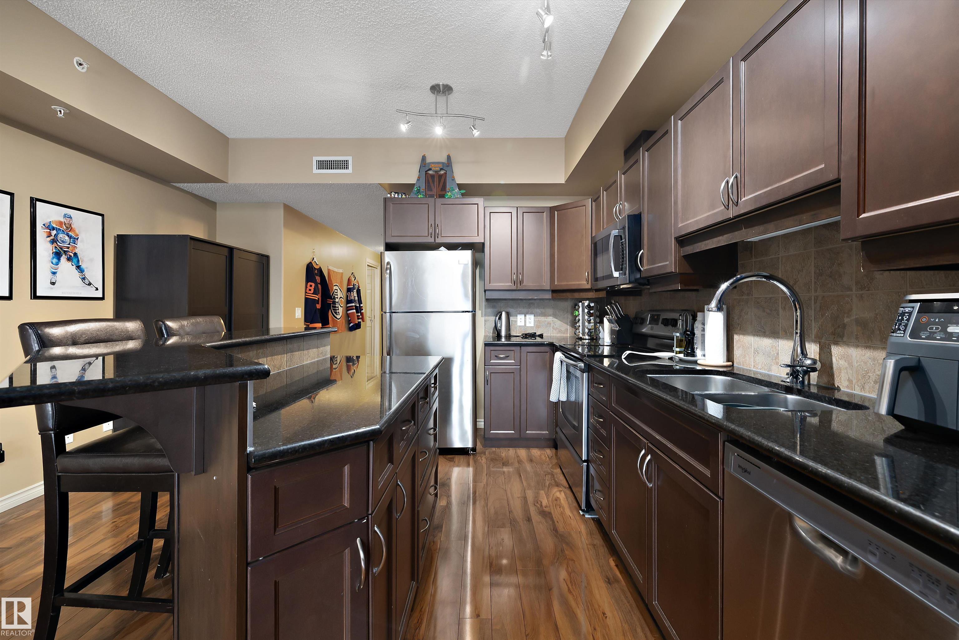 https://zimg.paragon.ice.com/ParagonImages/Property/PM/RAE/225390477/7/0/0/e91e6451a8c8599e7f68e33ee6b108a4/1/f8d37b1c1f2a2f8842d75d6eff30e89c/225390477-eb6b206e-bb3e-4cf3-837f-53c35d9d1d93.JPG