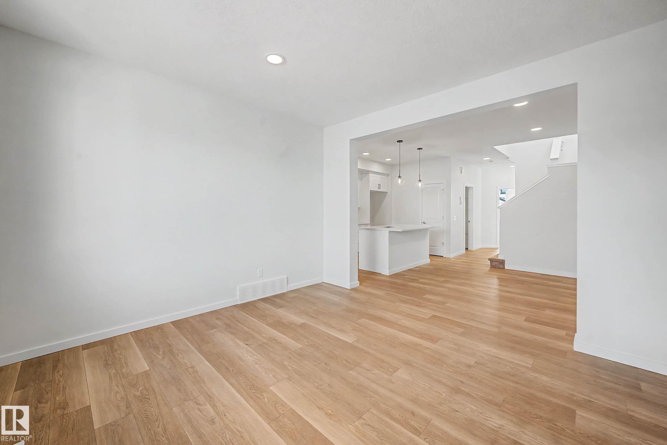 Photo 9 at 7126 51 Avenue, Elan, Beaumont