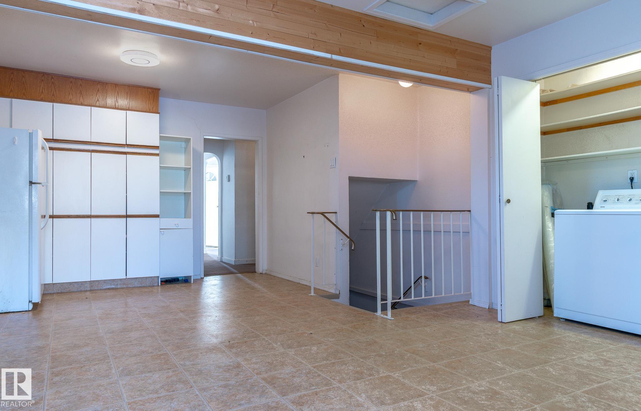 Photo 13 at 11234 71 Avenue NW, Parkallen, Edmonton