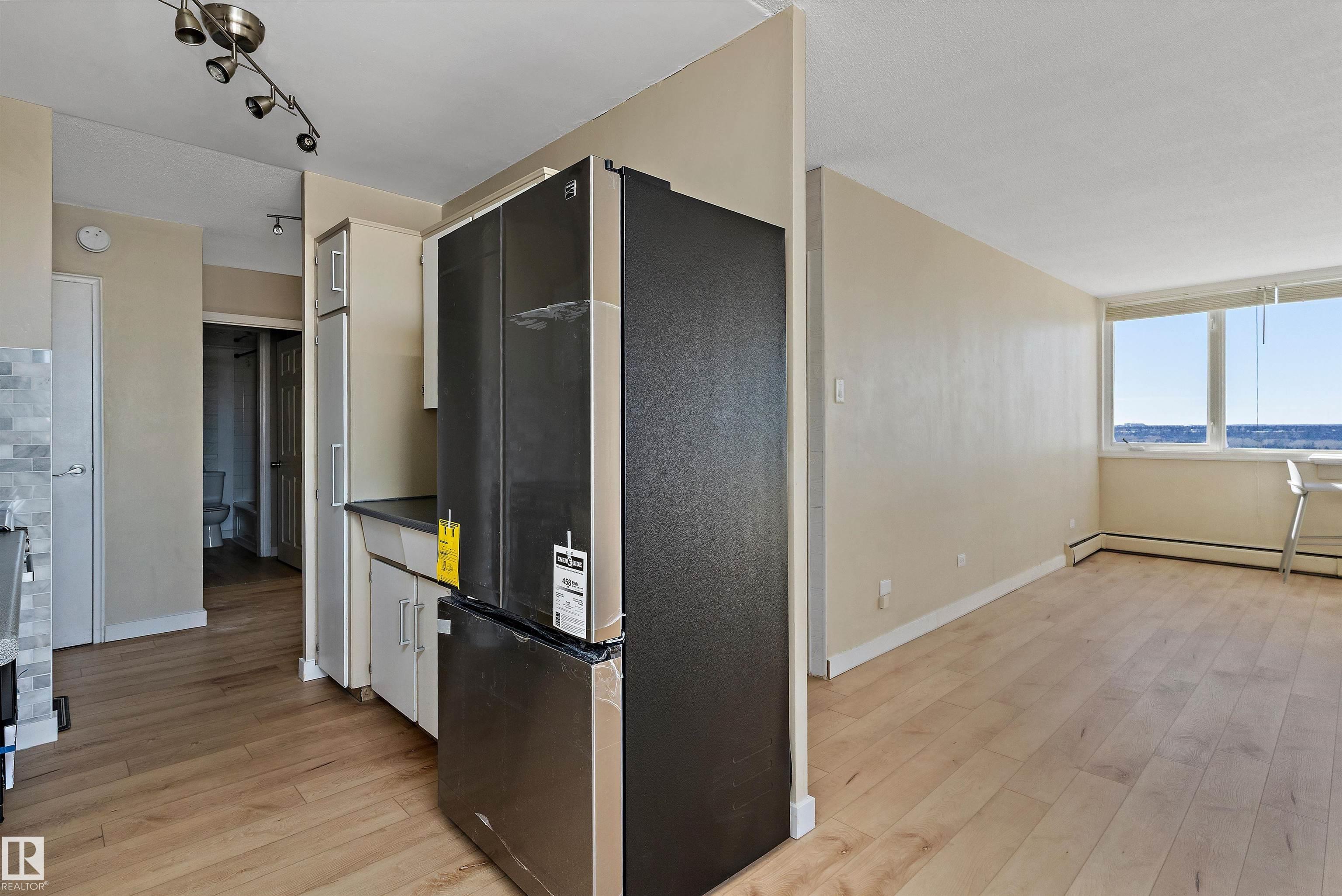 Photo 11 at 804 - 9816 112 Street NW, Wîhkwêntôwin, Edmonton