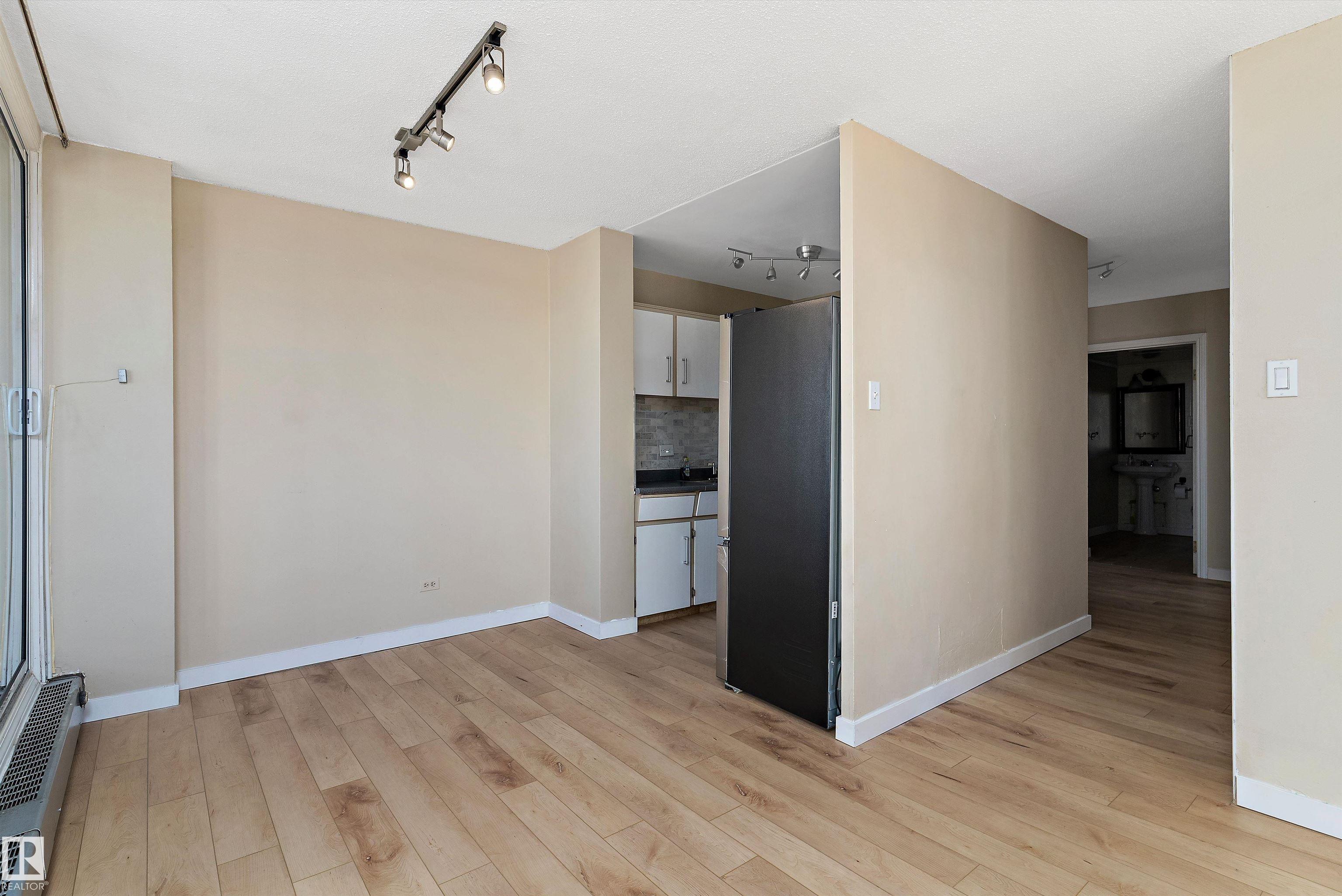 Photo 13 at 804 - 9816 112 Street NW, Wîhkwêntôwin, Edmonton