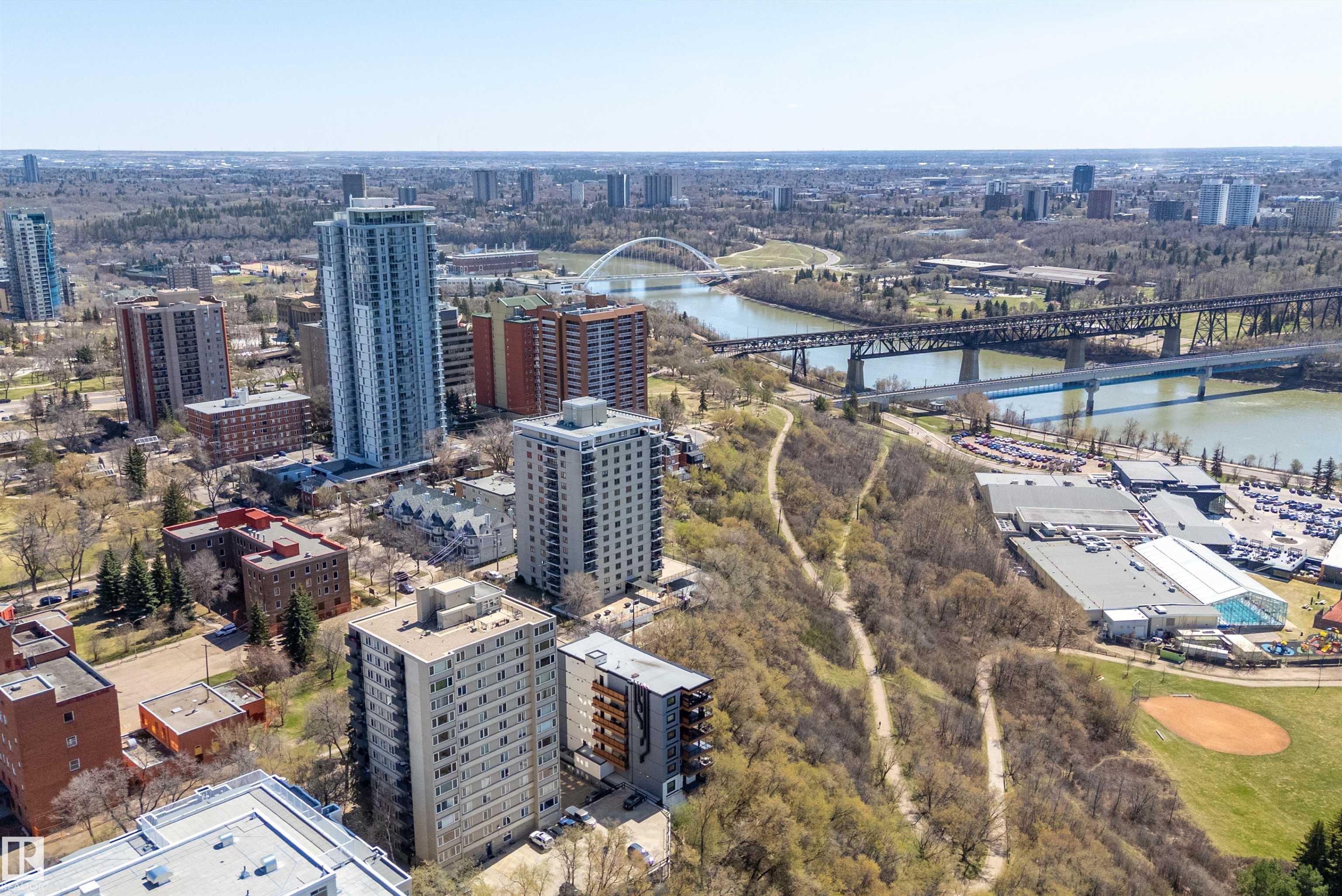 https://zimg.paragon.ice.com/ParagonImages/Property/PM/RAE/225390545/56/0/0/11fc242e99f30b6e0a023ccd707e4b05/1/ed74973f59739c3e7b99c4331d1f1c60/225390545-dc08289f-c90d-48f2-b397-9fac3bba2da0.JPG