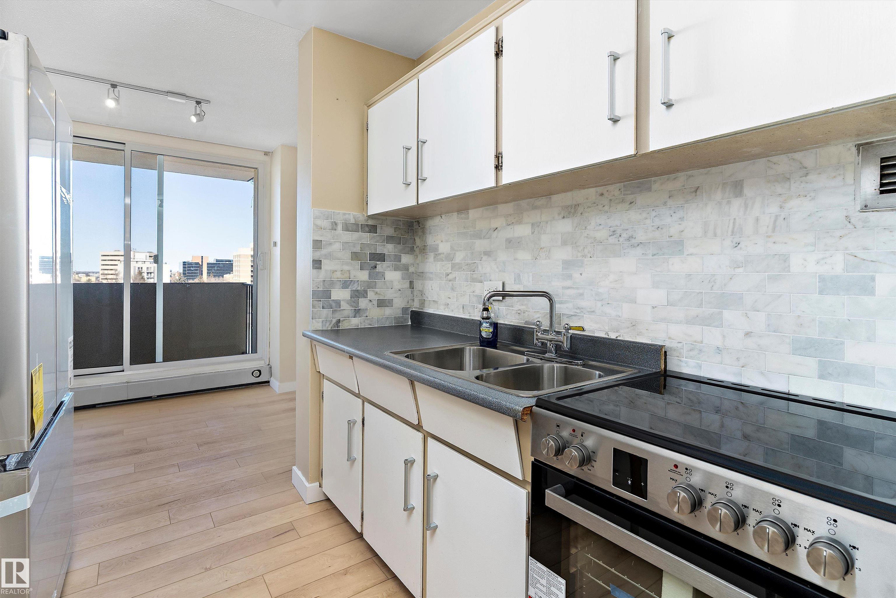 Photo 8 at 804 - 9816 112 Street NW, Wîhkwêntôwin, Edmonton