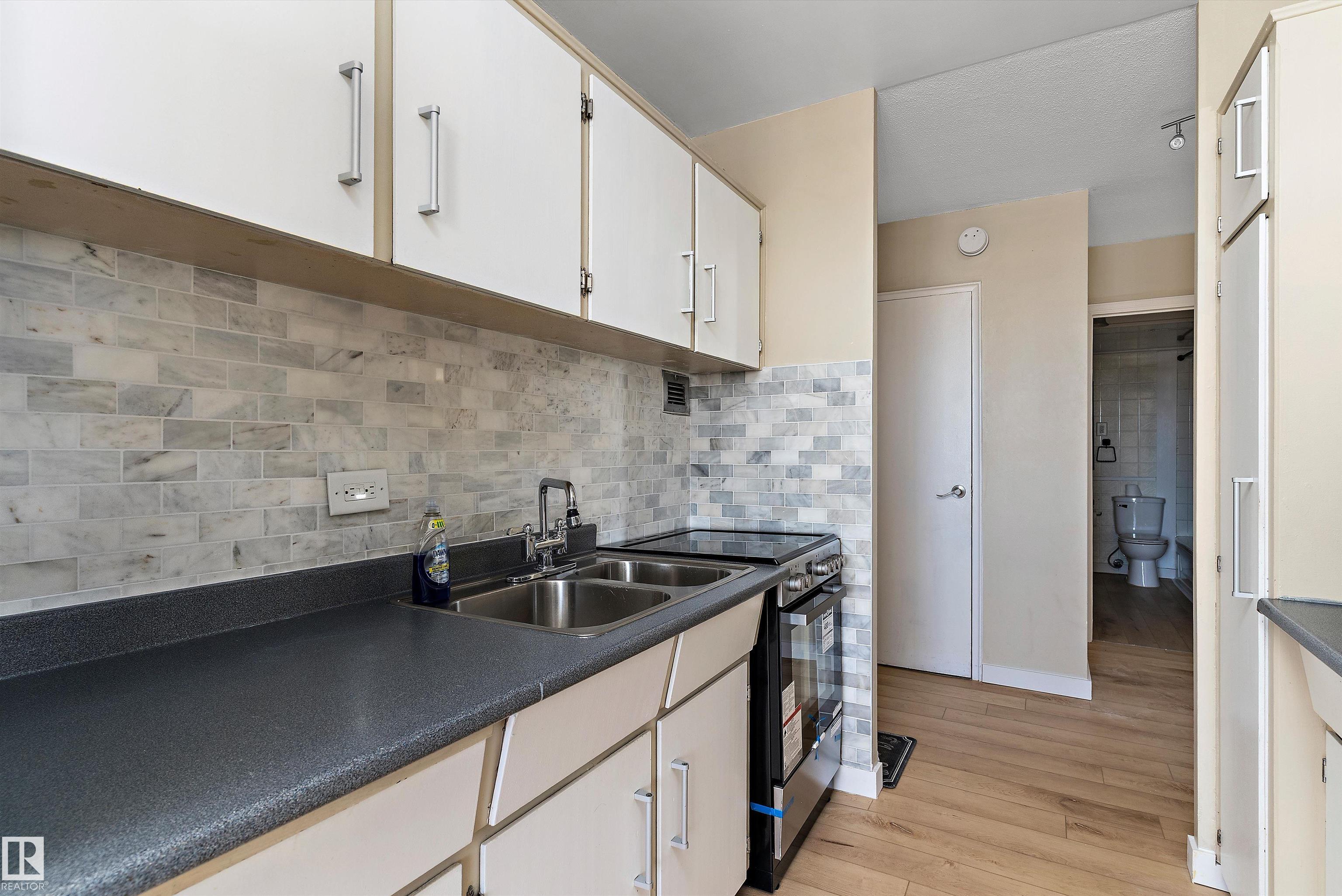 Photo 10 at 804 - 9816 112 Street NW, Wîhkwêntôwin, Edmonton