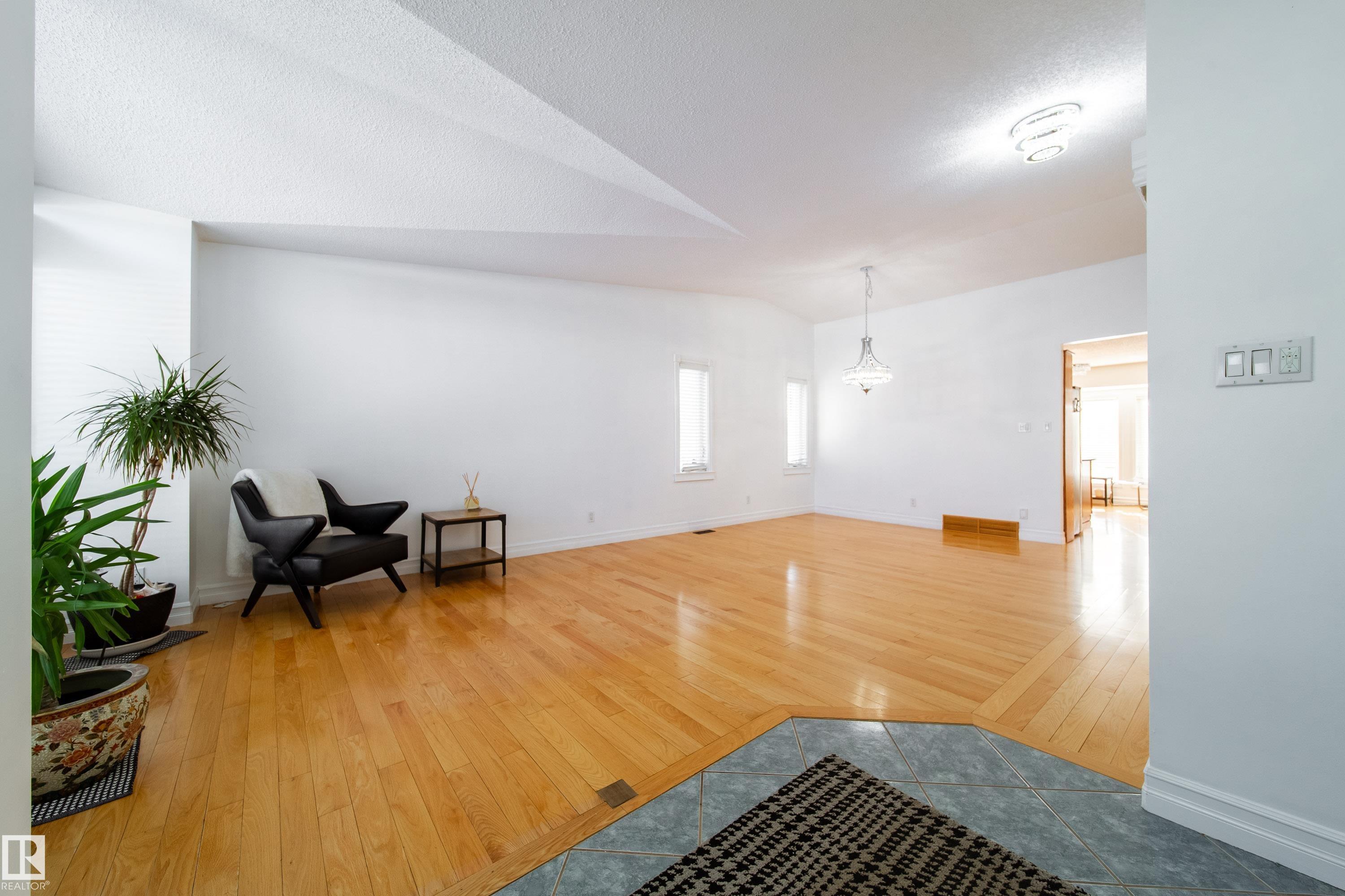 18007 57 Avenue NW, Dechene, Edmonton