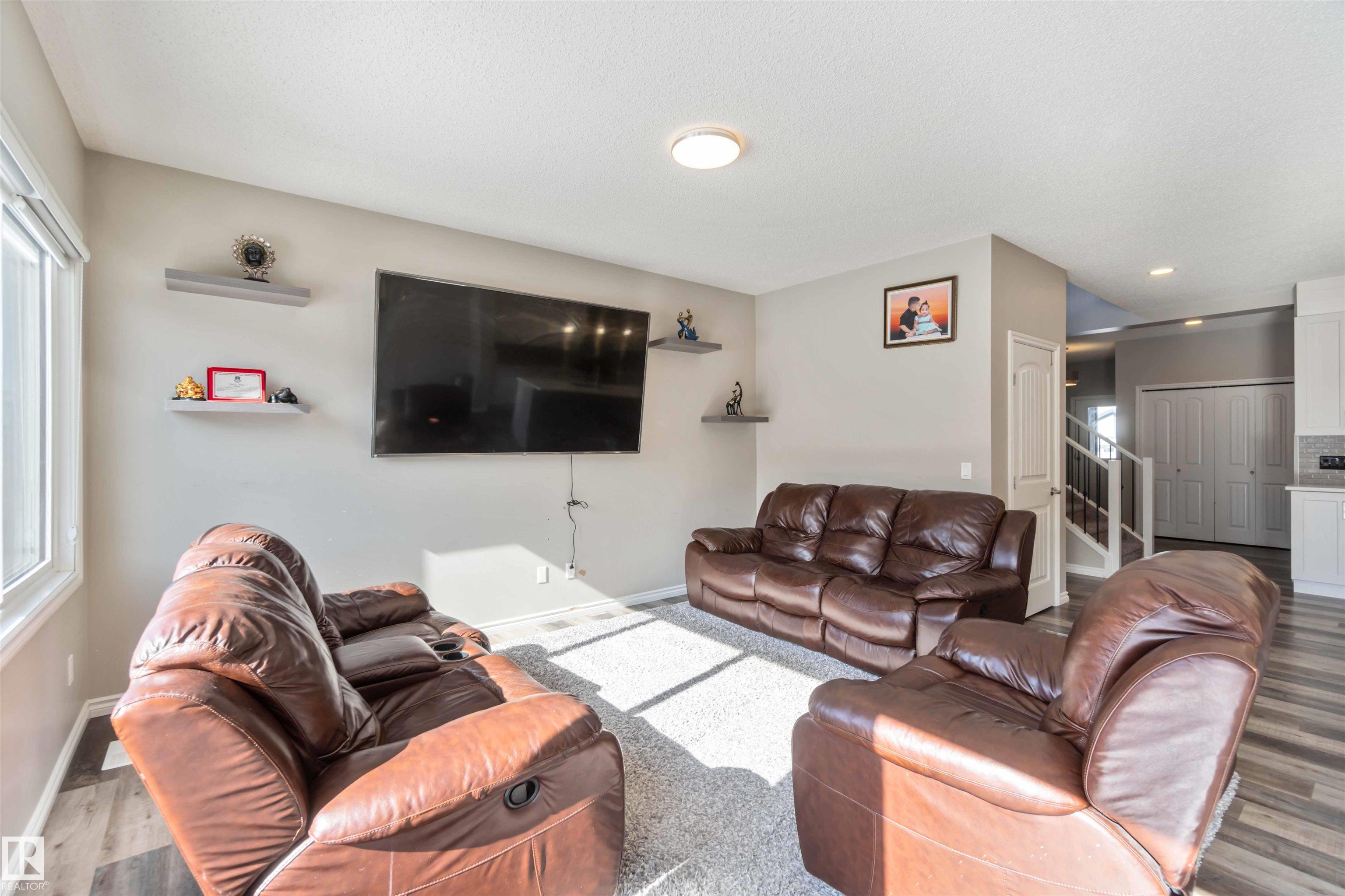 Photo 14 at 435 41 Avenue NW, Maple Crest, Edmonton