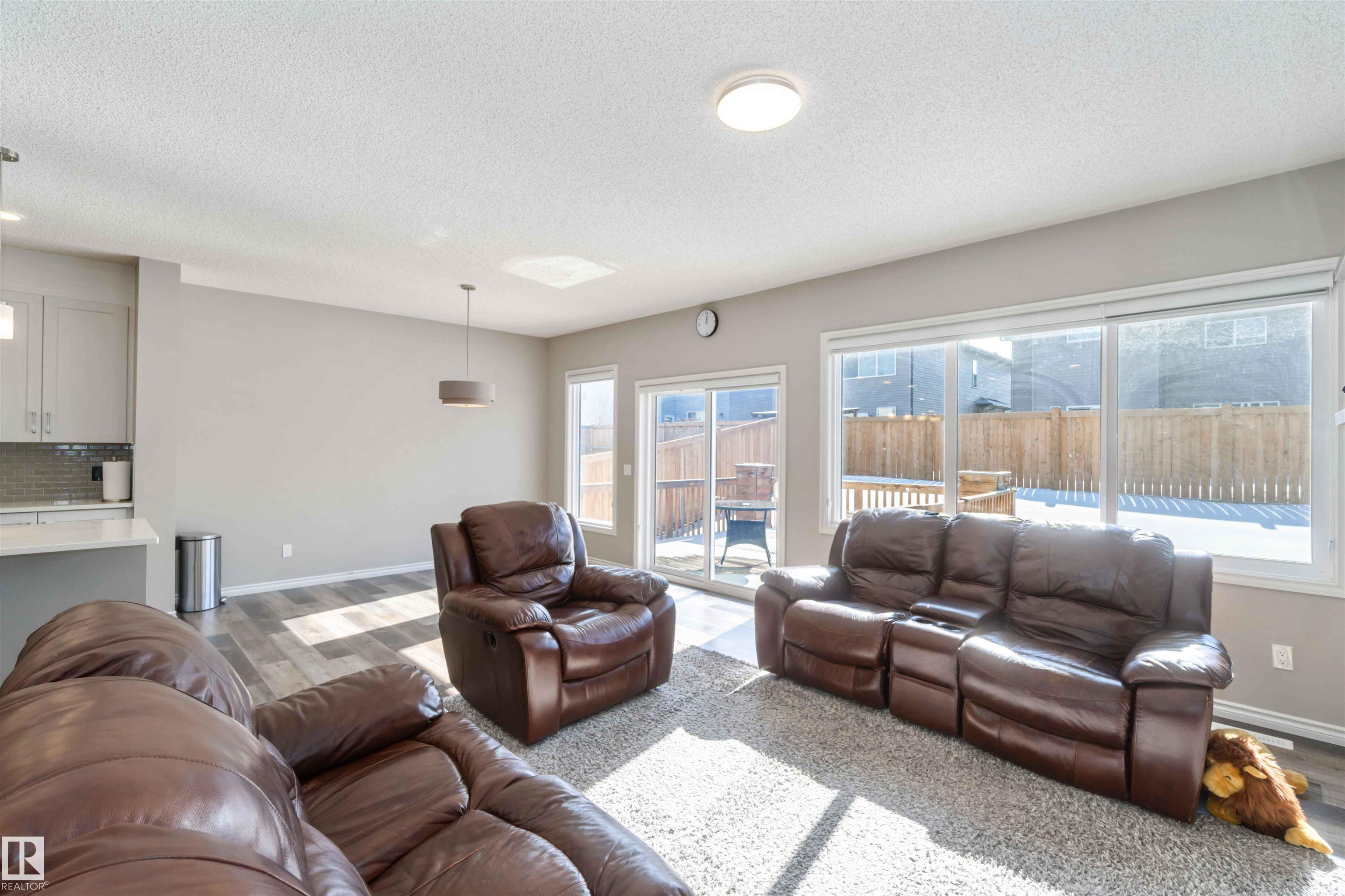 Photo 16 at 435 41 Avenue NW, Maple Crest, Edmonton