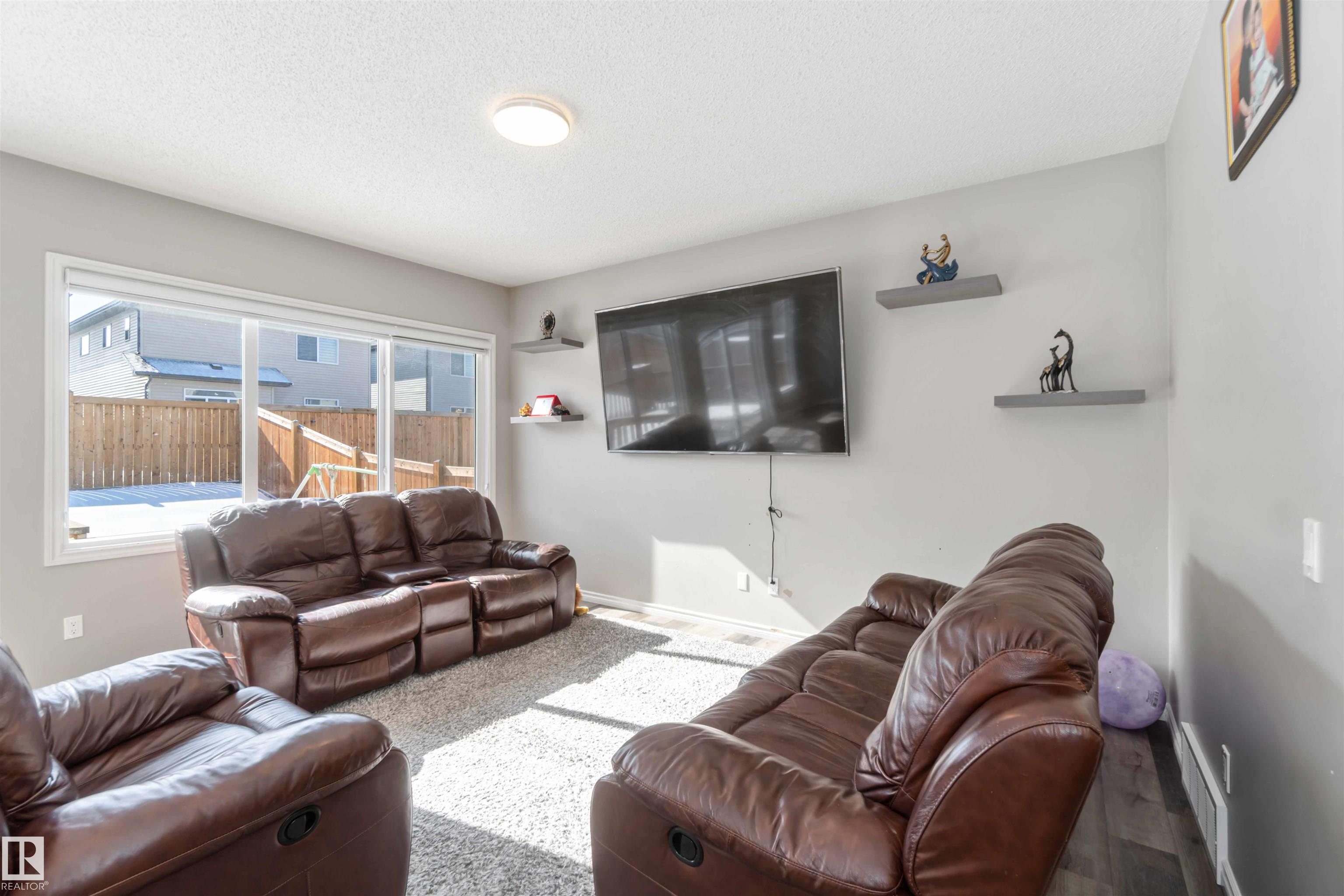 Photo 18 at 435 41 Avenue NW, Maple Crest, Edmonton