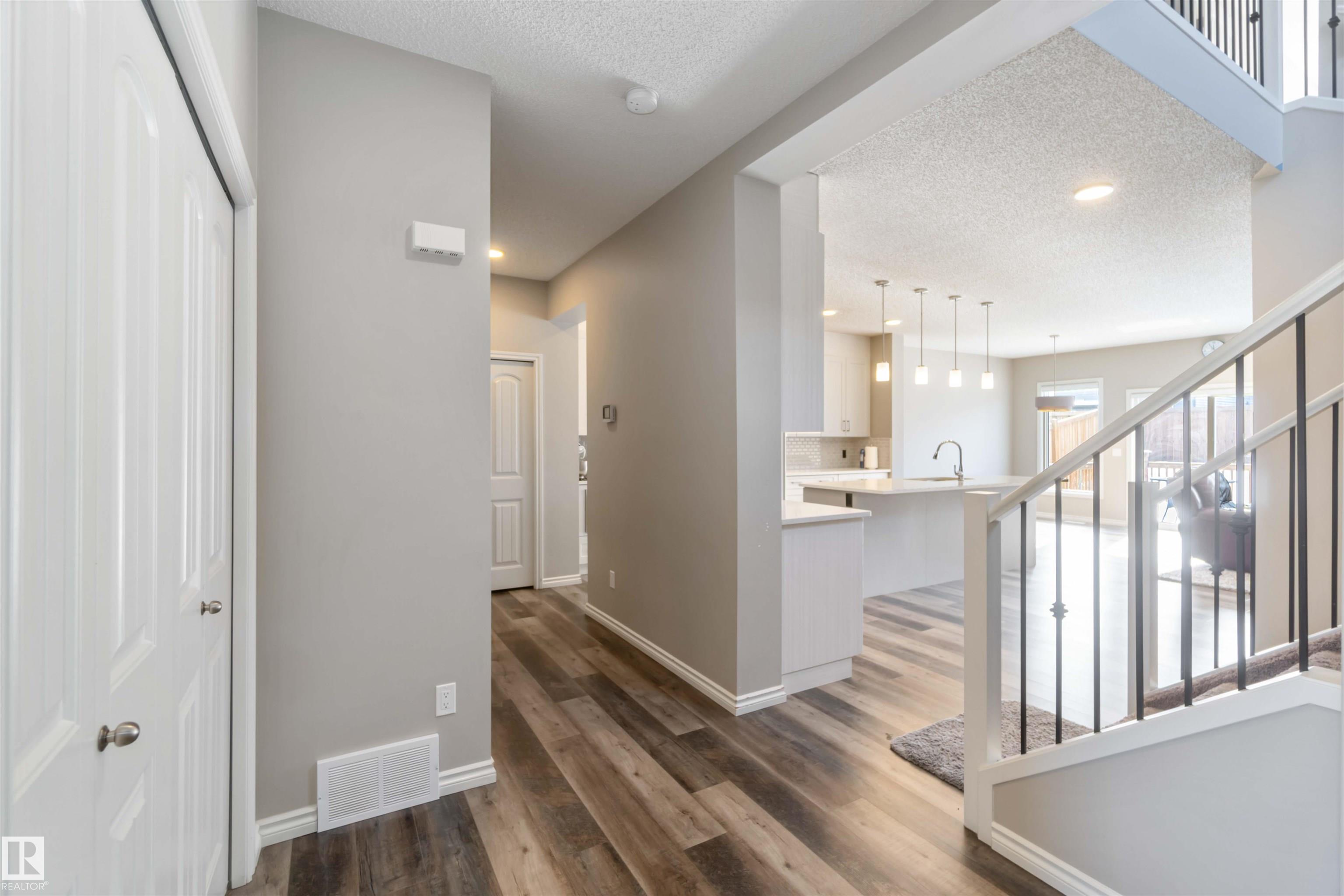 Photo 3 at 435 41 Avenue NW, Maple Crest, Edmonton