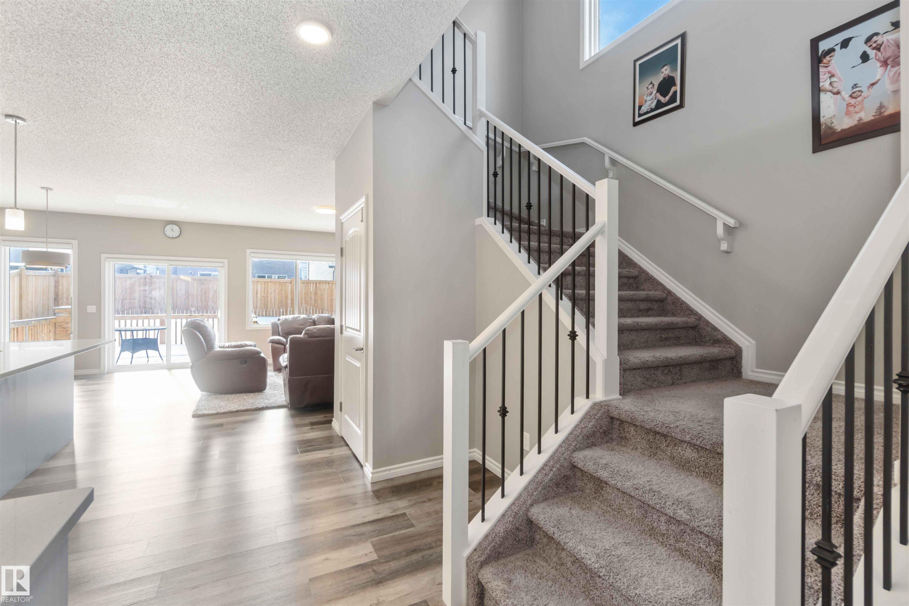 Photo 4 at 435 41 Avenue NW, Maple Crest, Edmonton