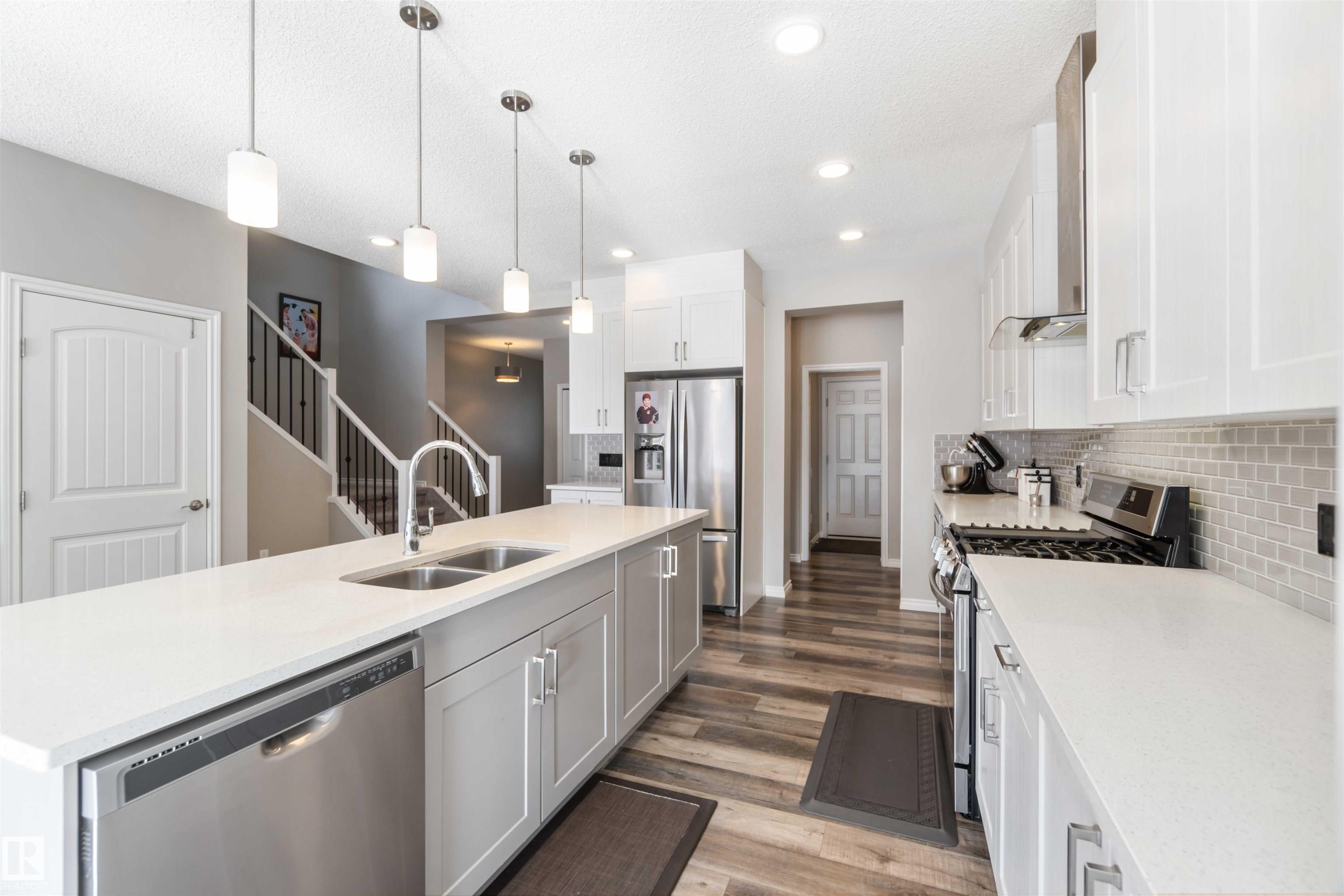 Picture for 435 41 AV NW