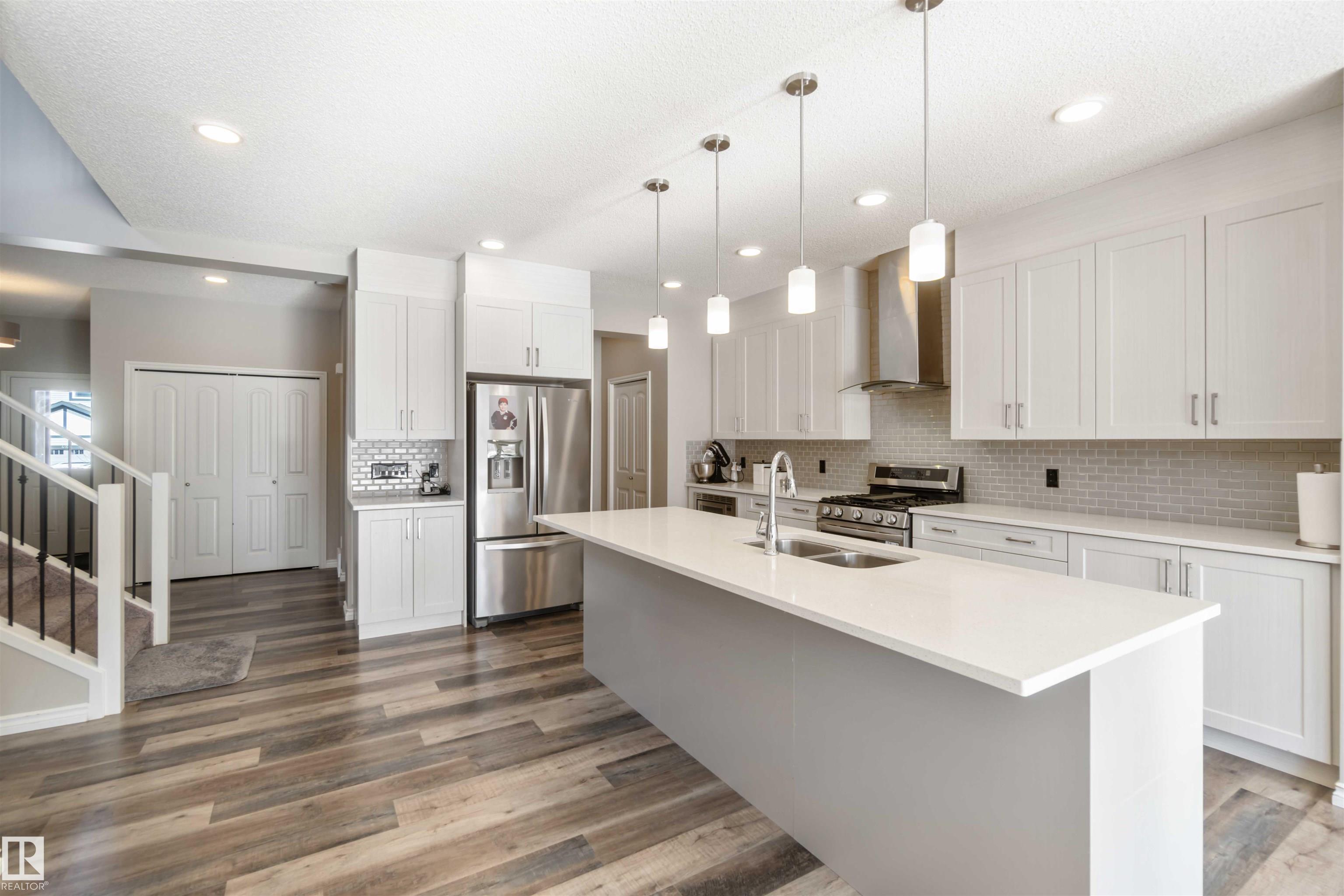 Photo 10 at 435 41 Avenue NW, Maple Crest, Edmonton