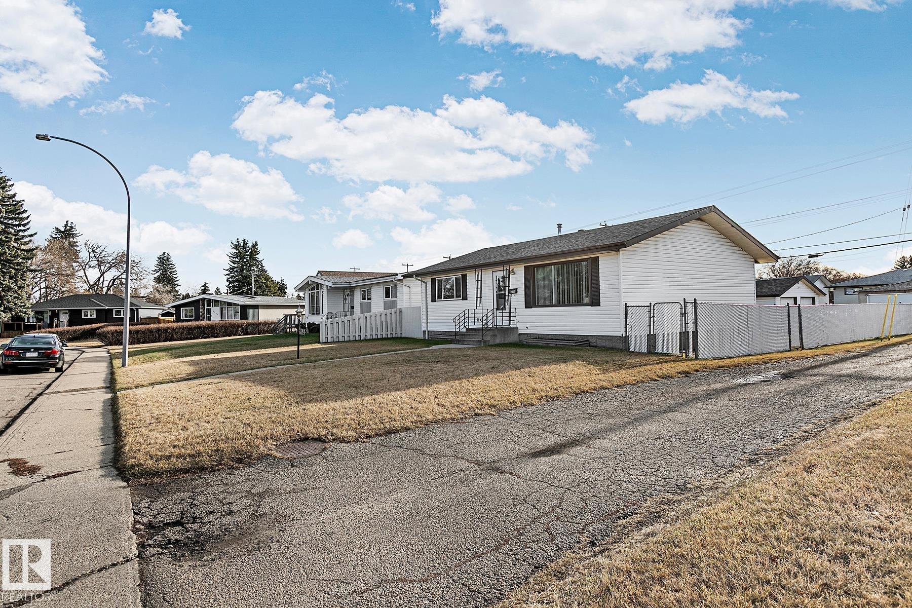 Photo 3 at 6315 132a Avenue NW, Belvedere, Edmonton