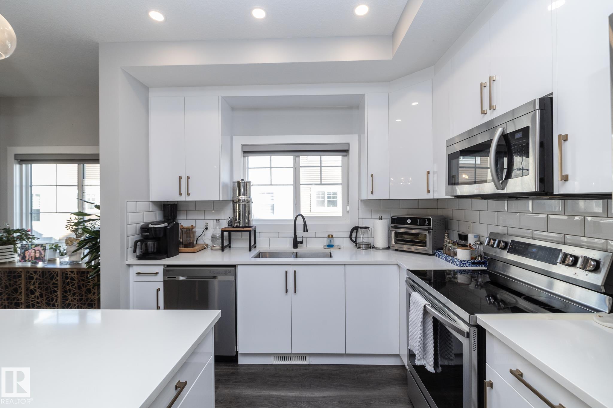 Photo 14 at 37 - 230 Edgemont Road NW, Edgemont, Edmonton