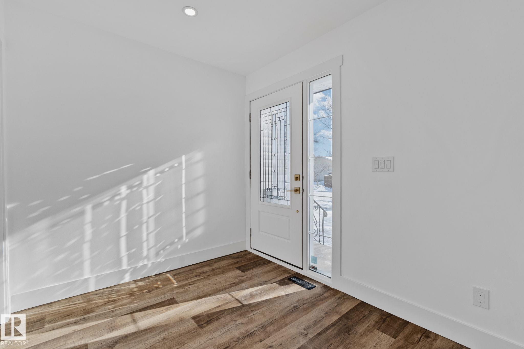 Photo 13 at 26 Alcott Crescent, Akinsdale, St. Albert