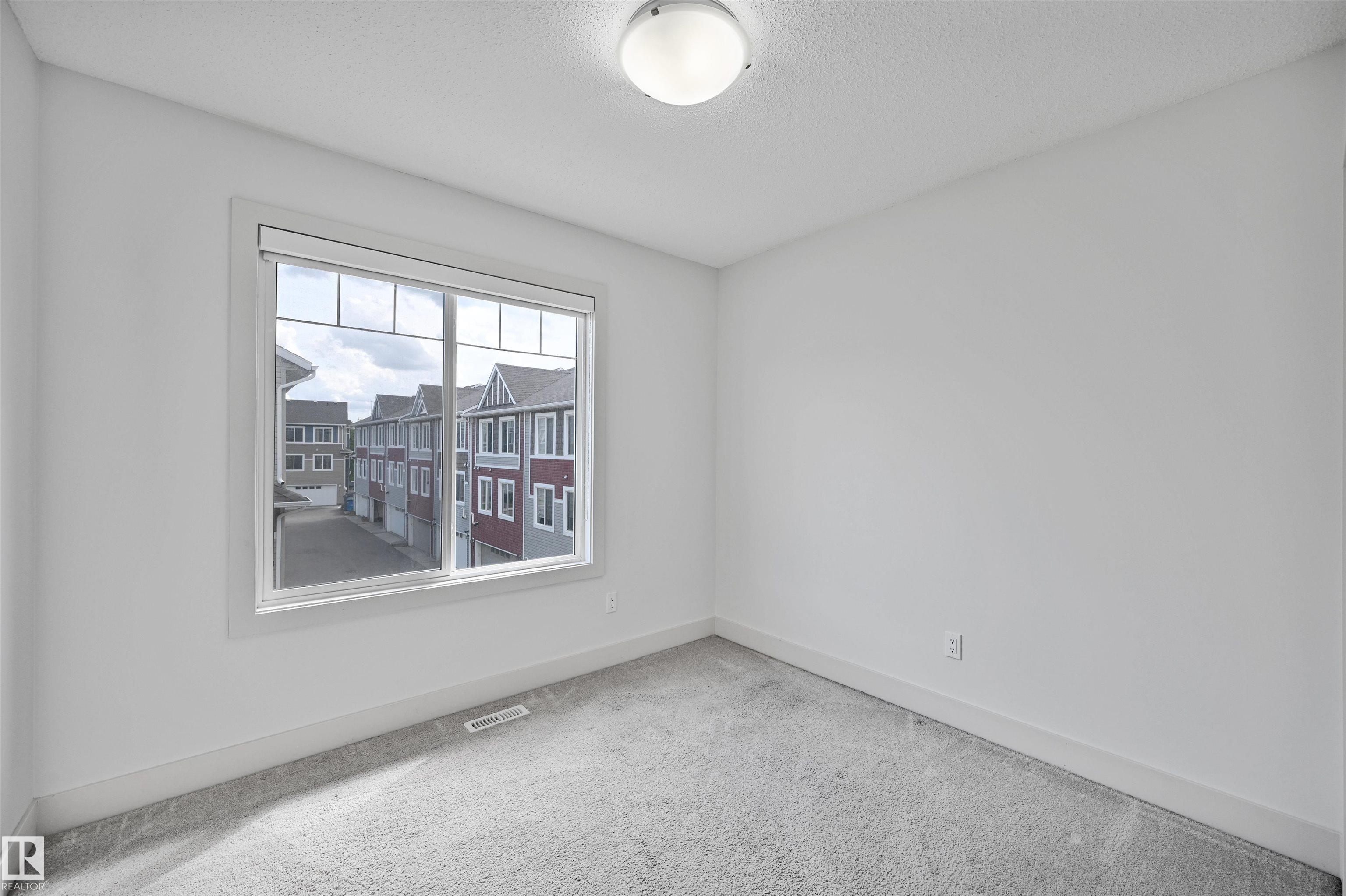 https://zimg.paragon.ice.com/ParagonImages/Property/PM/RAE/225390585/21/0/0/9595b032f14f000c9b1990c1a2ab9b94/1/fa5e2be07fcf8648604923d0320c5f4b/225390585-8FD79DC2-0D68-4361-9145-48725329B594.JPG