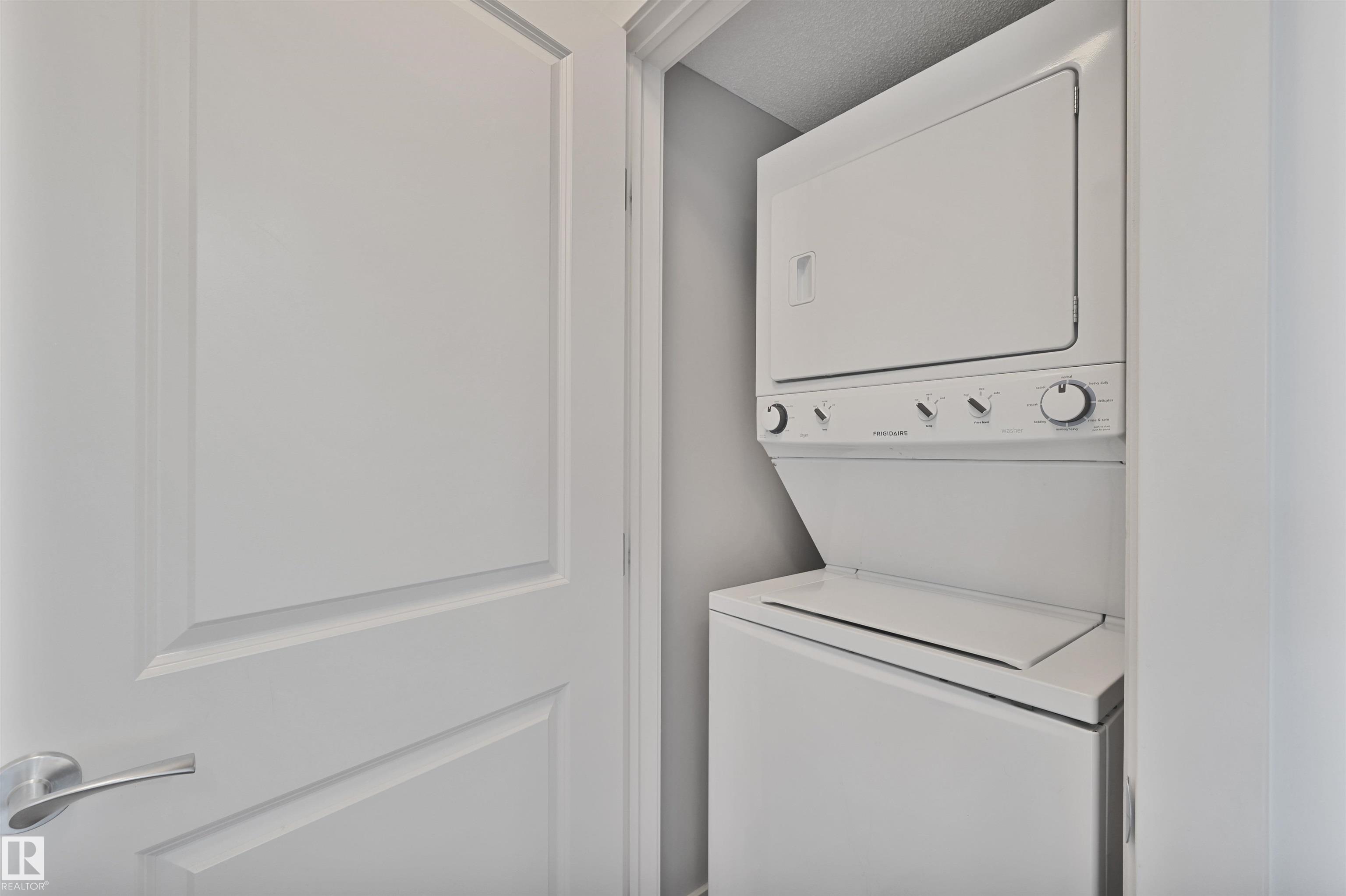 Photo 30 at 35 - 2922 Maple Way NW, Maple Crest, Edmonton