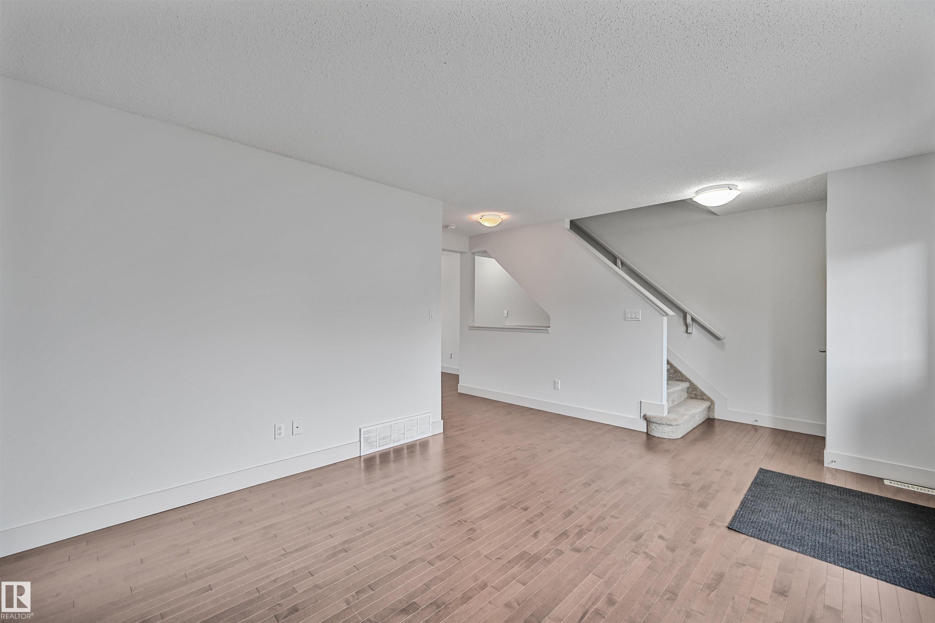 Photo 8 at 35 - 2922 Maple Way NW, Maple Crest, Edmonton