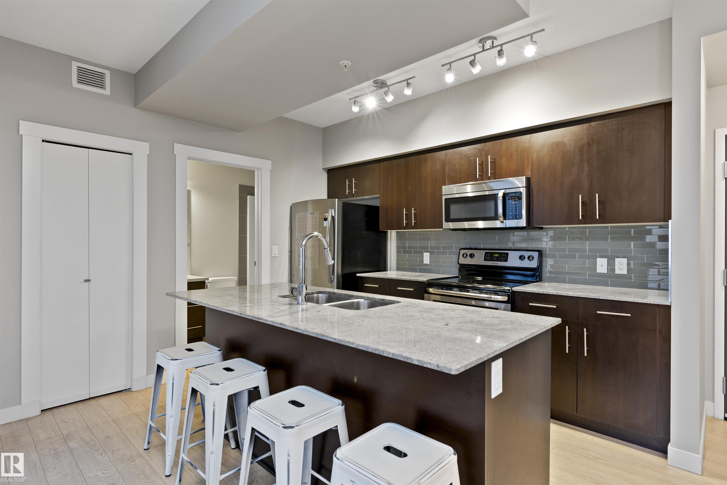 Photo 5 at 905 - 10226 104 Street NW, Downtown, Edmonton