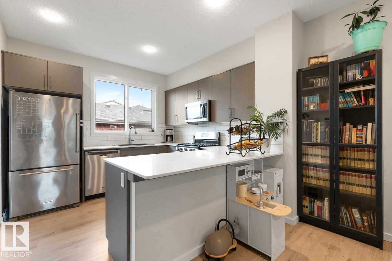 Photo 10 at 2147 Maple Road NW, Maple Crest, Edmonton