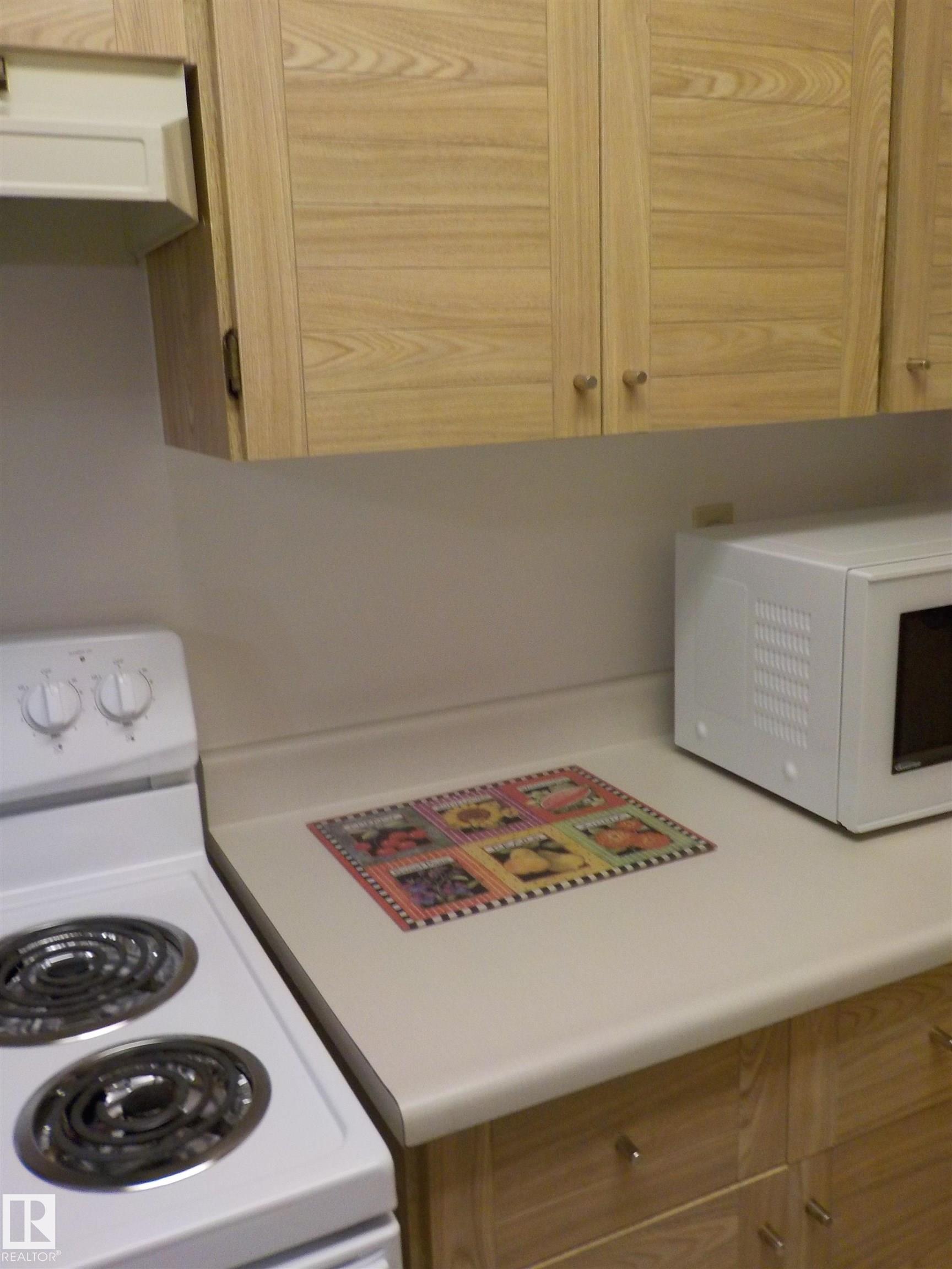 Photo 12 at 207 - 9917 110 Street NW, Wîhkwêntôwin, Edmonton