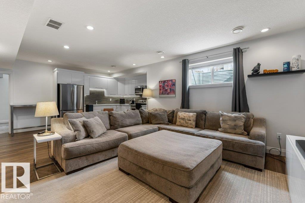 Photo 31 at 4476 Suzanna Crescent SW, Summerside, Edmonton