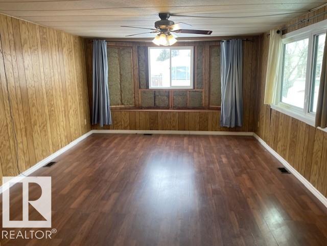 1323 Lakewood Crescent 3