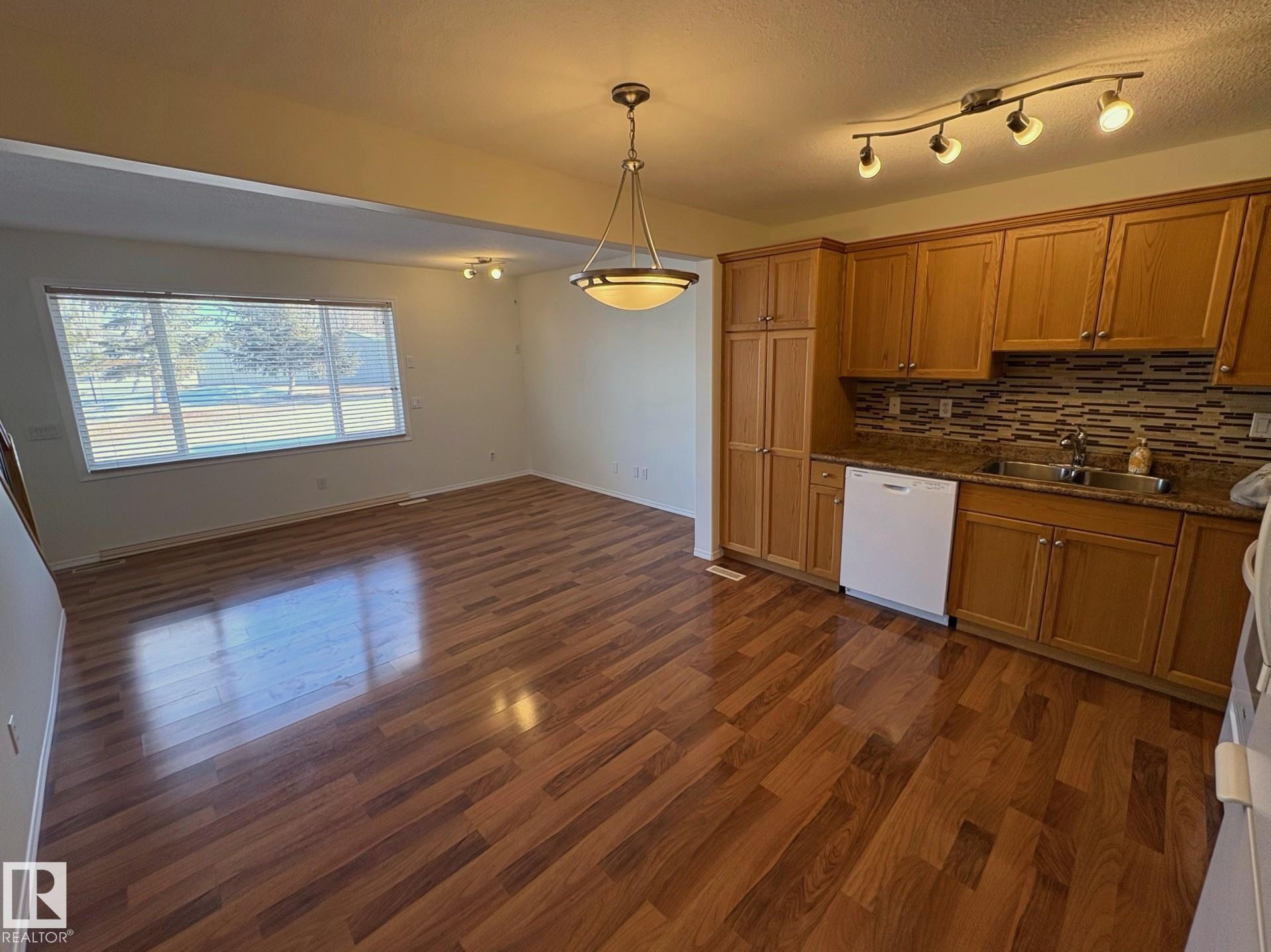 16 - 2816 34 Avenue NW, Wild Rose, Edmonton