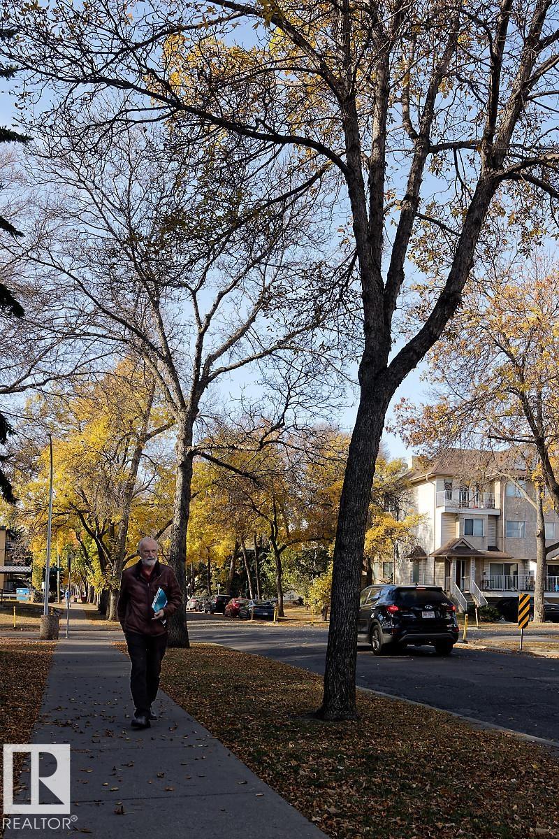 Photo 3 at 11217 103 Avenue NW, Wîhkwêntôwin, Edmonton