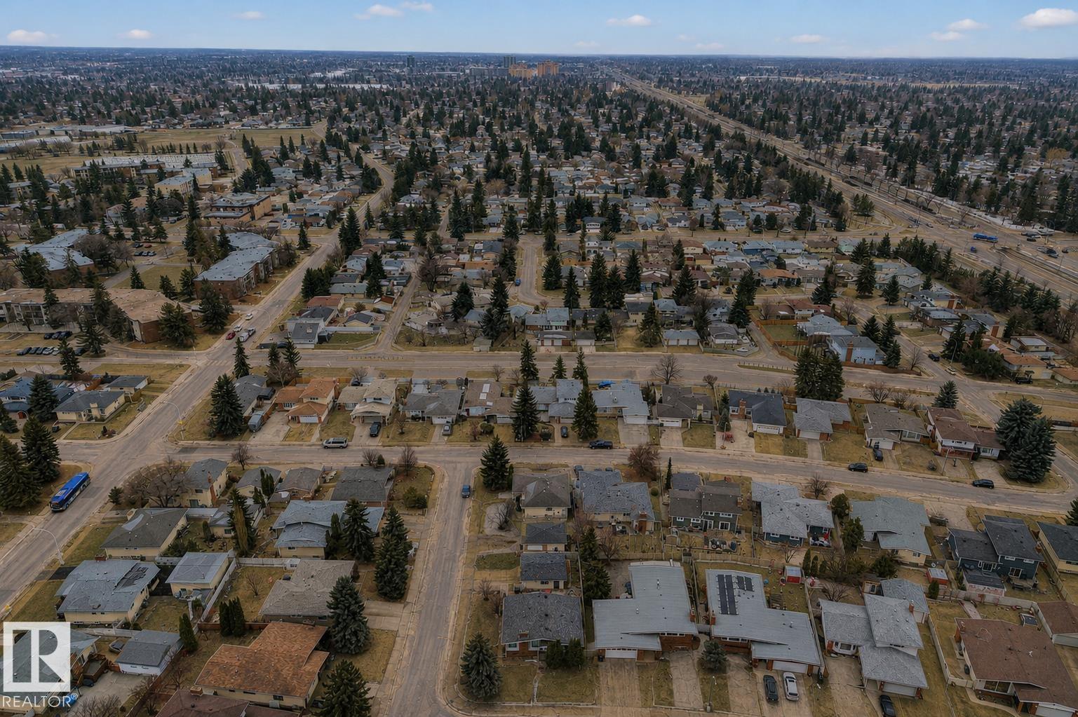 https://zimg.paragon.ice.com/ParagonImages/Property/PM/RAE/225390648/23/0/0/187bc693c5bef0962146e5153e6a0760/1/91909225481c522eb4ed788a3458af06/225390648-6928aa71-e670-4e54-8e55-8ef97b8ba18a.JPG