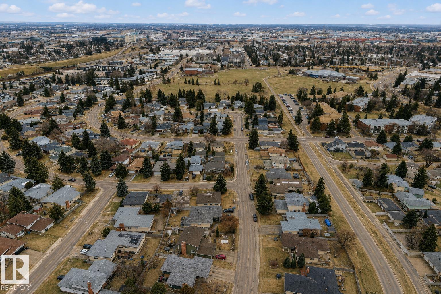 https://zimg.paragon.ice.com/ParagonImages/Property/PM/RAE/225390648/24/0/0/87bae01a2452cbe4b0516d5f14d29f62/1/91909225481c522eb4ed788a3458af06/225390648-d66924f7-f21a-409e-aee6-e1e76decfafc.JPG