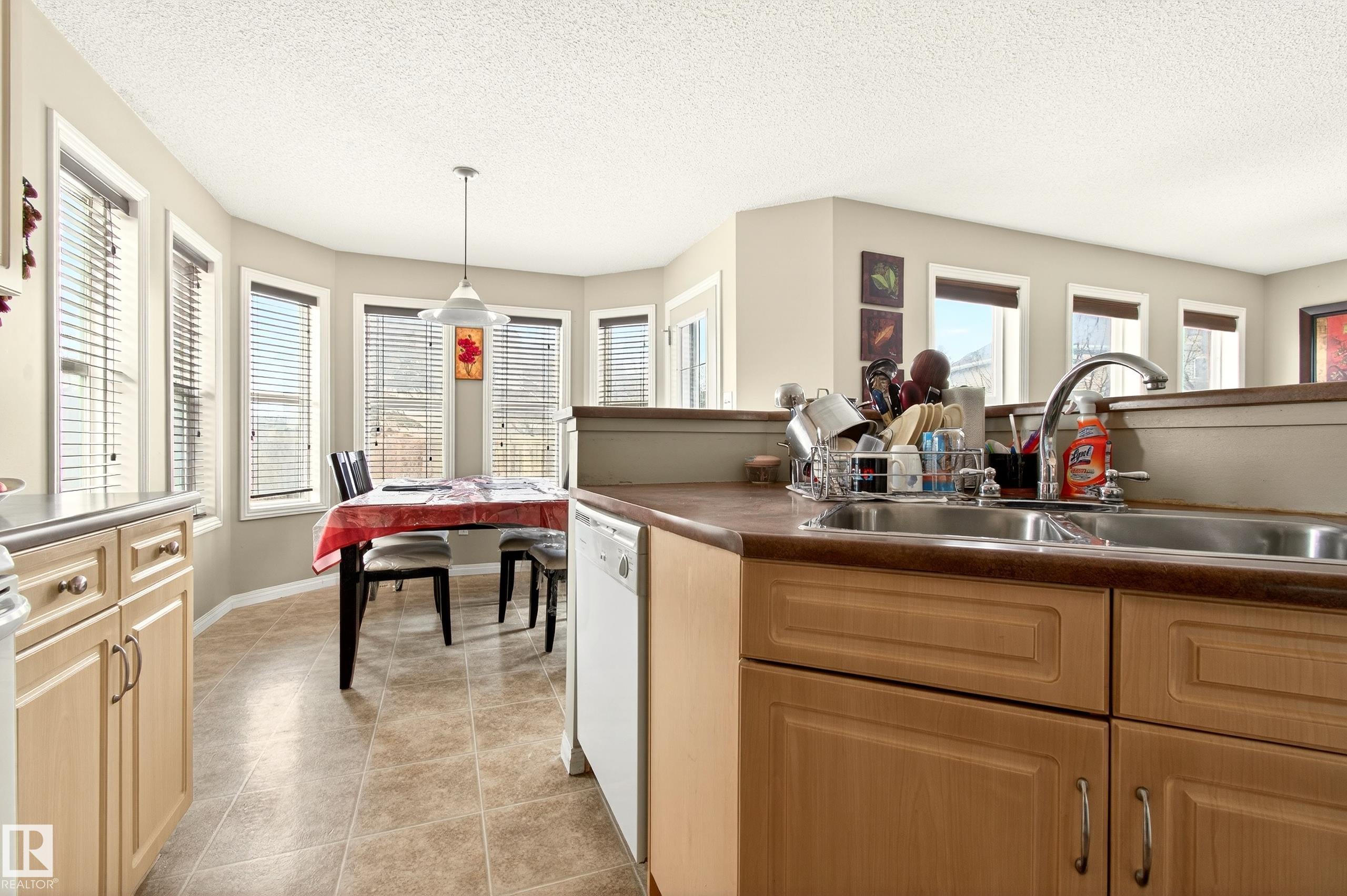 Photo 10 at 8922 5 Avenue SW, Ellerslie, Edmonton