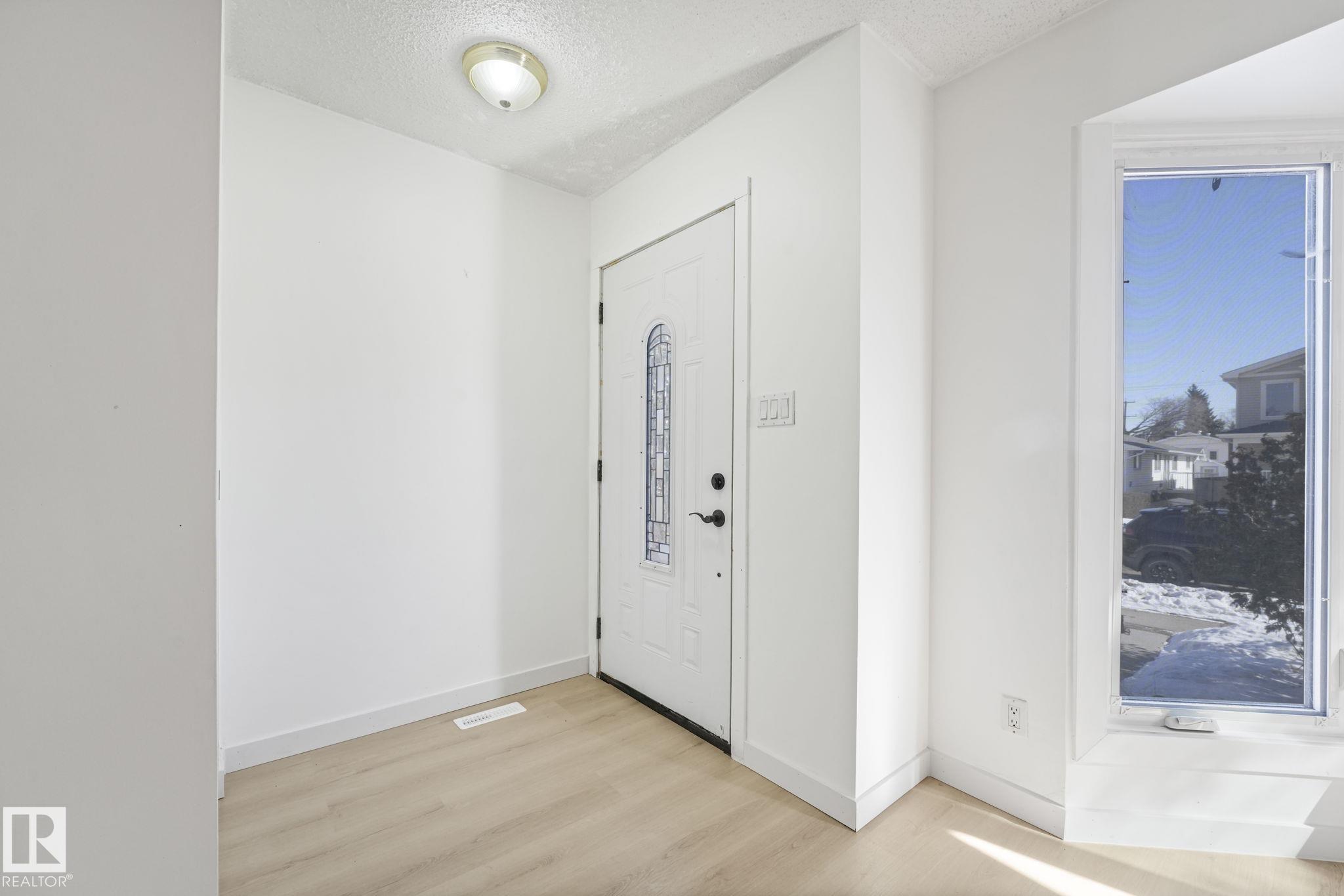 Photo 6 at 10350 154 Street NW, Canora, Edmonton