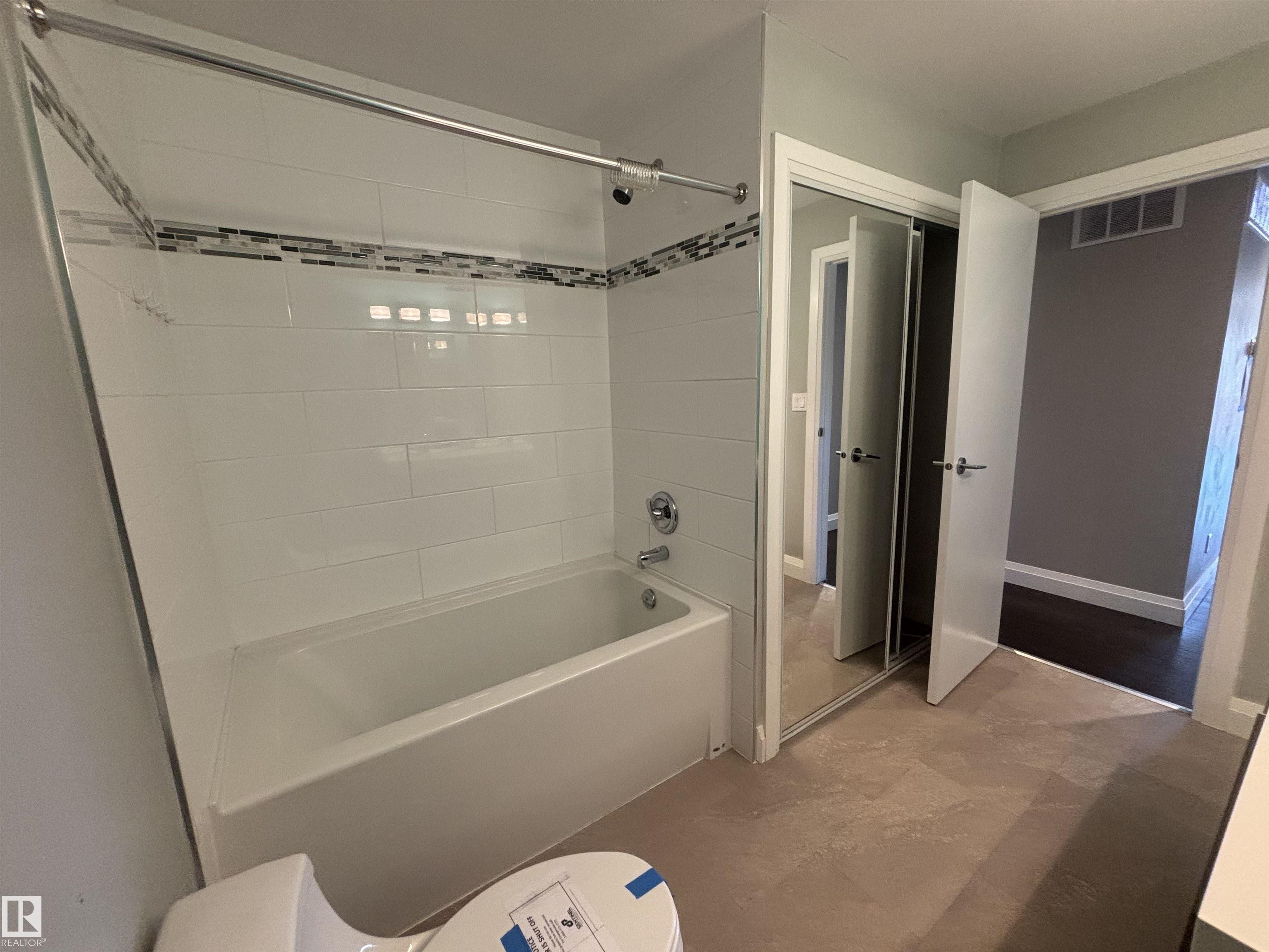 Photo 5 at 5979 40 Avenue NW, Greenview, Edmonton