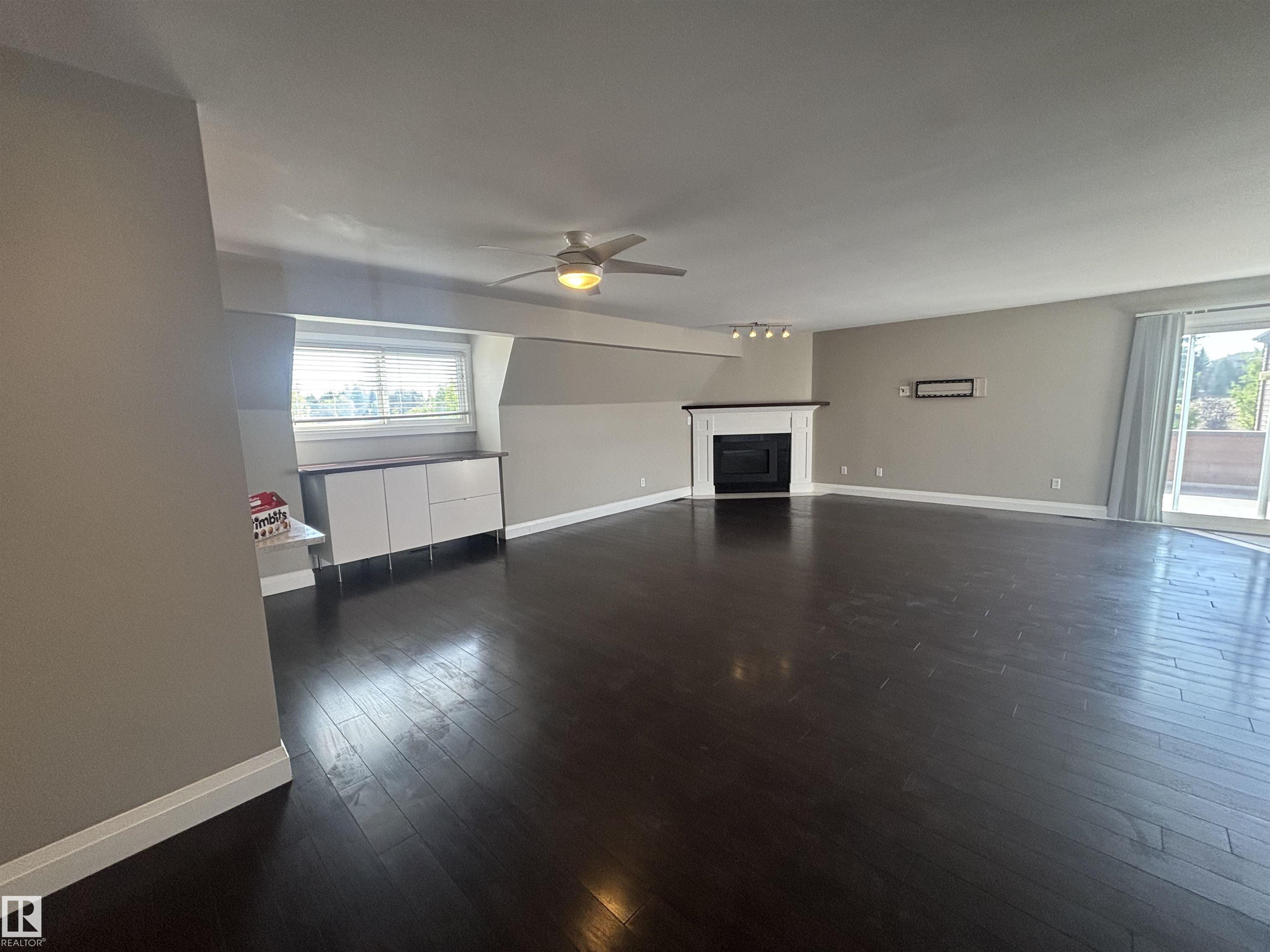 Photo 10 at 5979 40 Avenue NW, Greenview, Edmonton