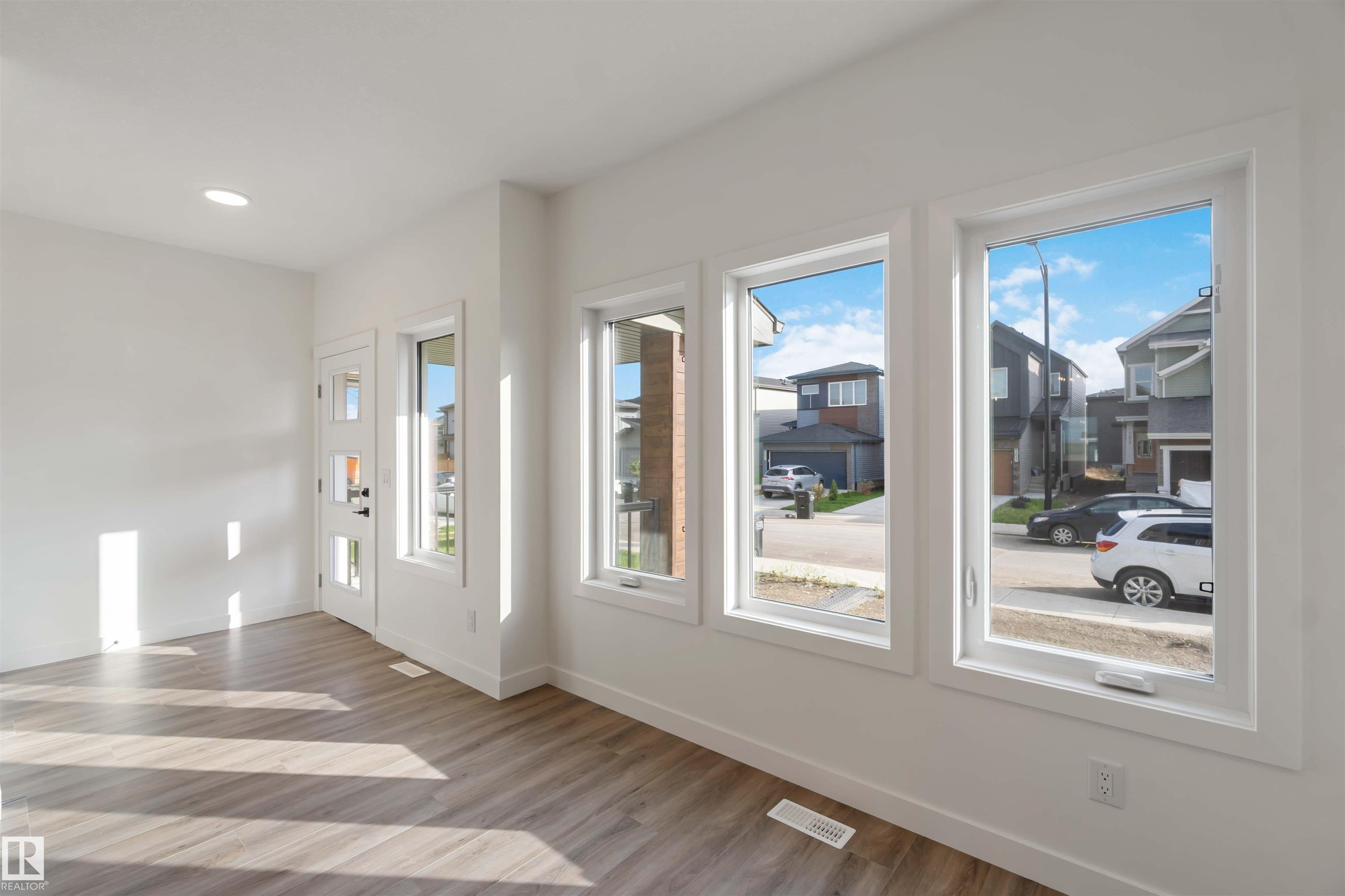 Photo 3 at 6230 175a Avenue NW, McConachie Area, Edmonton