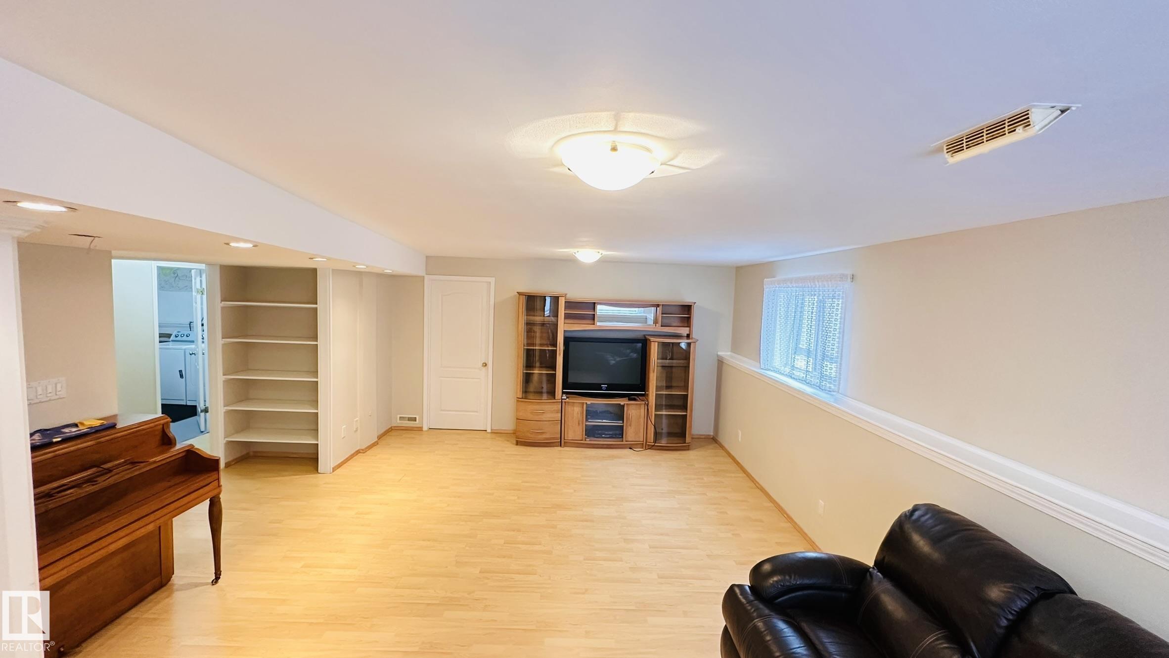 Photo 32 at 3912 30 Street NW, Larkspur, Edmonton