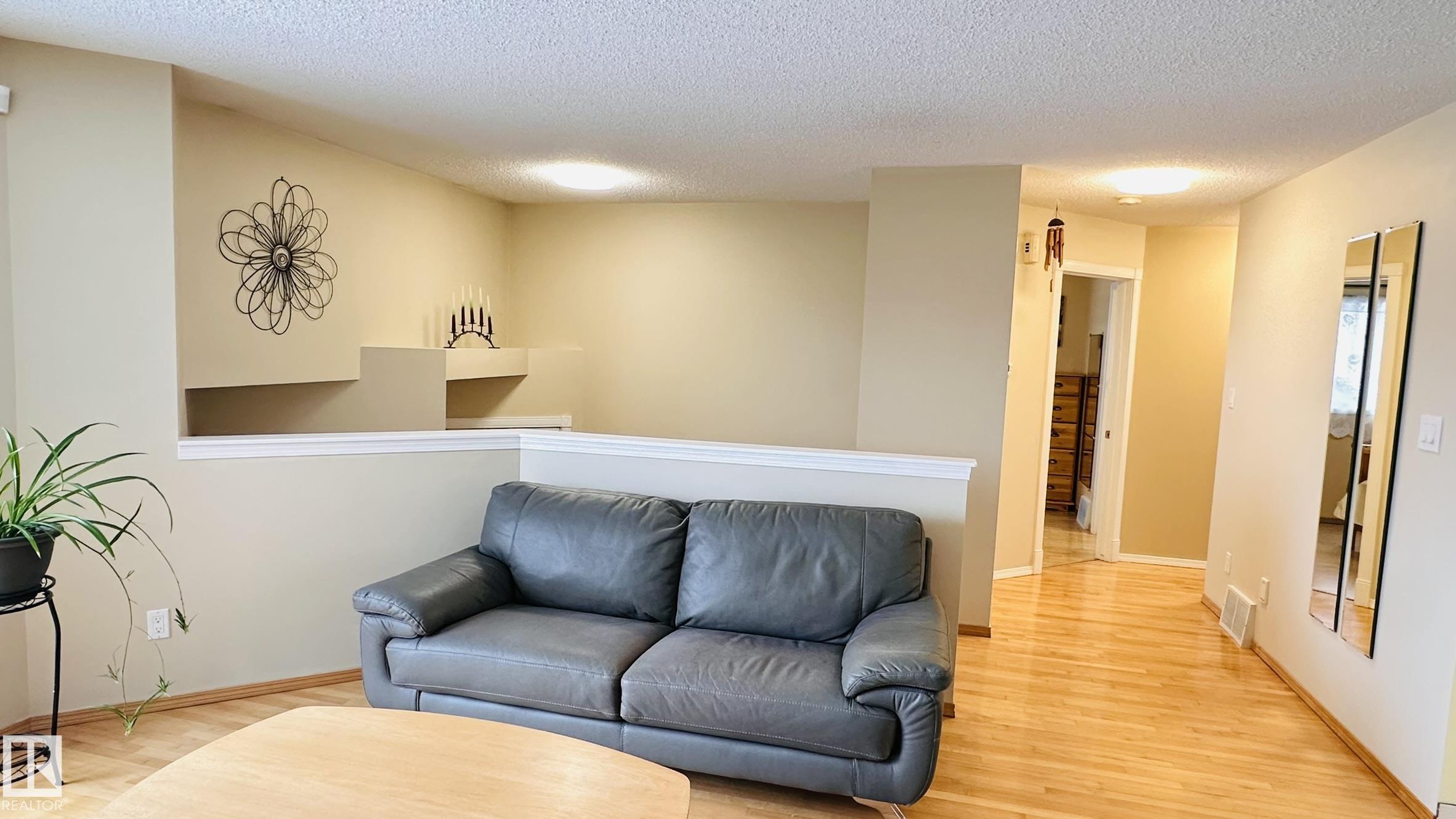 Photo 6 at 3912 30 Street NW, Larkspur, Edmonton