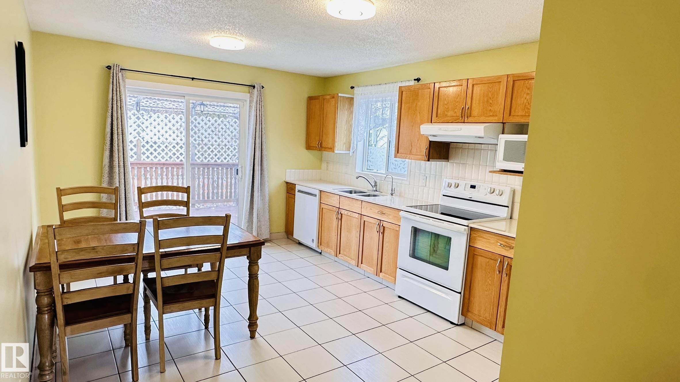 Photo 9 at 3912 30 Street NW, Larkspur, Edmonton