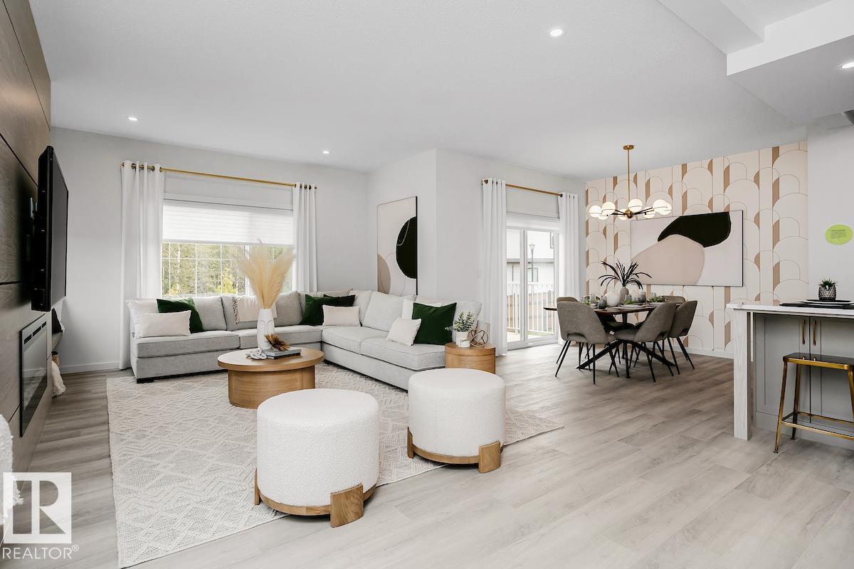 Photo 3 at 5807 Raven Crescent NW, Kinglet Gardens, Edmonton