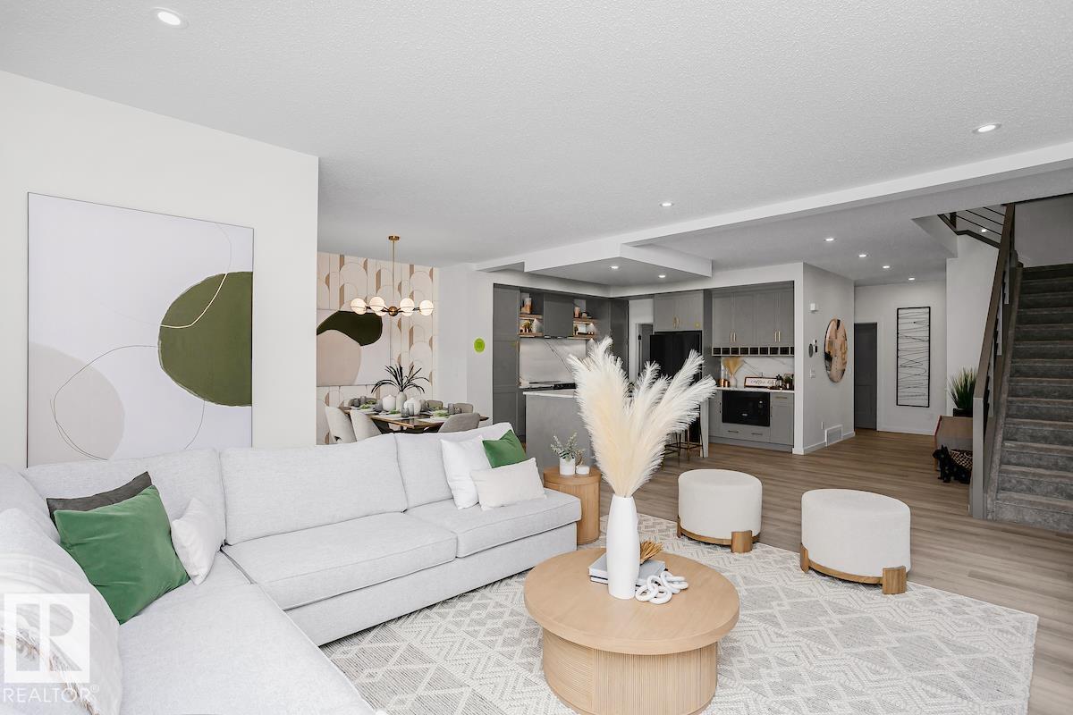 Photo 4 at 5807 Raven Crescent NW, Kinglet Gardens, Edmonton